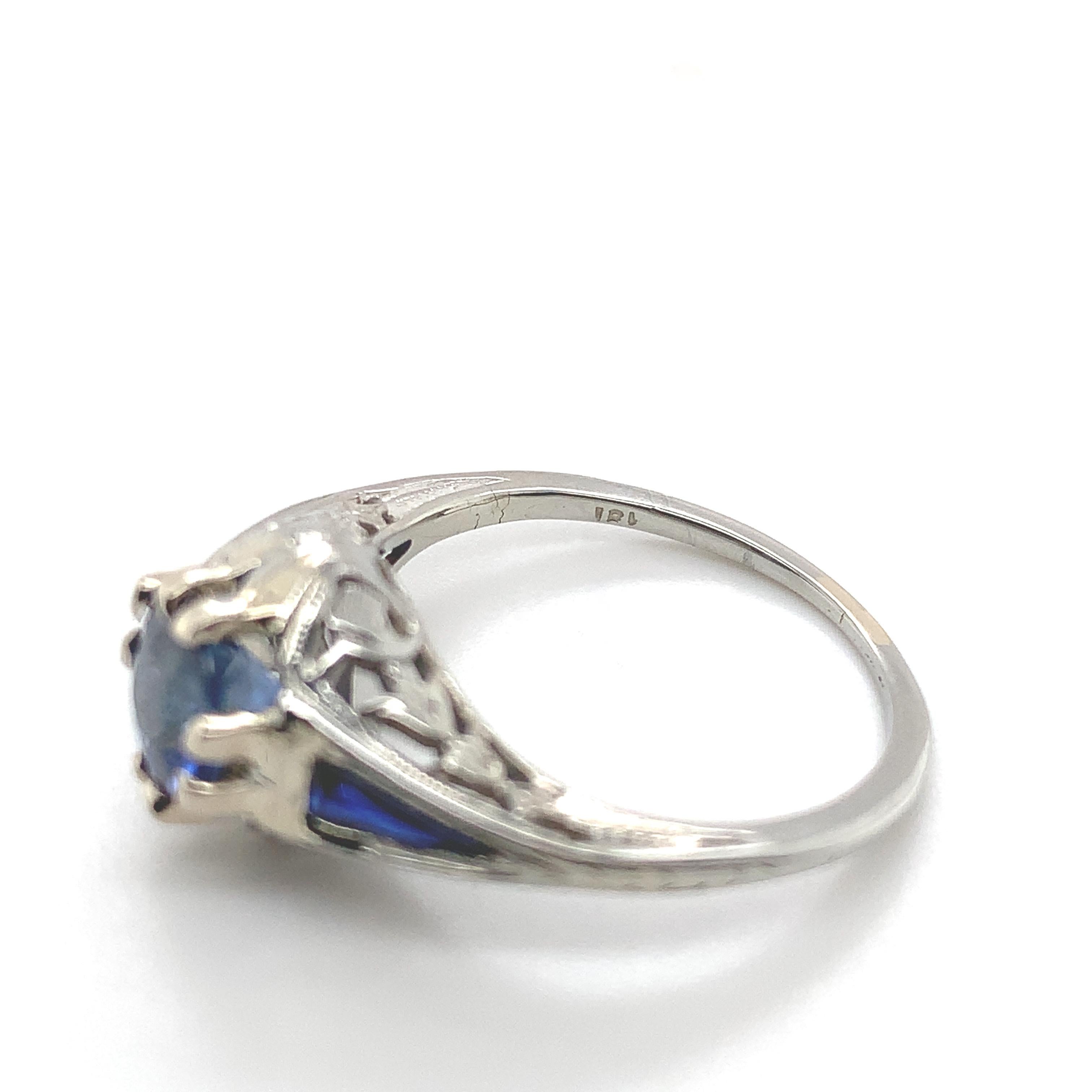 18K Art Deco Filigree Blue Sapphire Ring For Sale 2