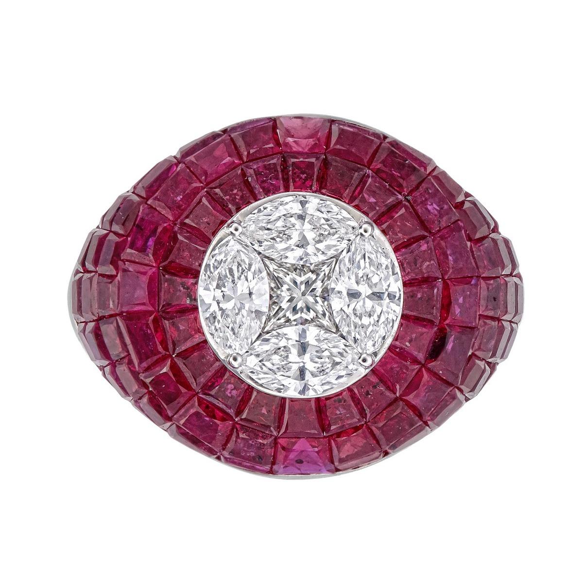 Bague dôme en rubis serti invisible Art déco 18K avec grappe de diamants marquise Neuf - En vente à Khet Bang Rak, Krung Thep Maha Nakhon