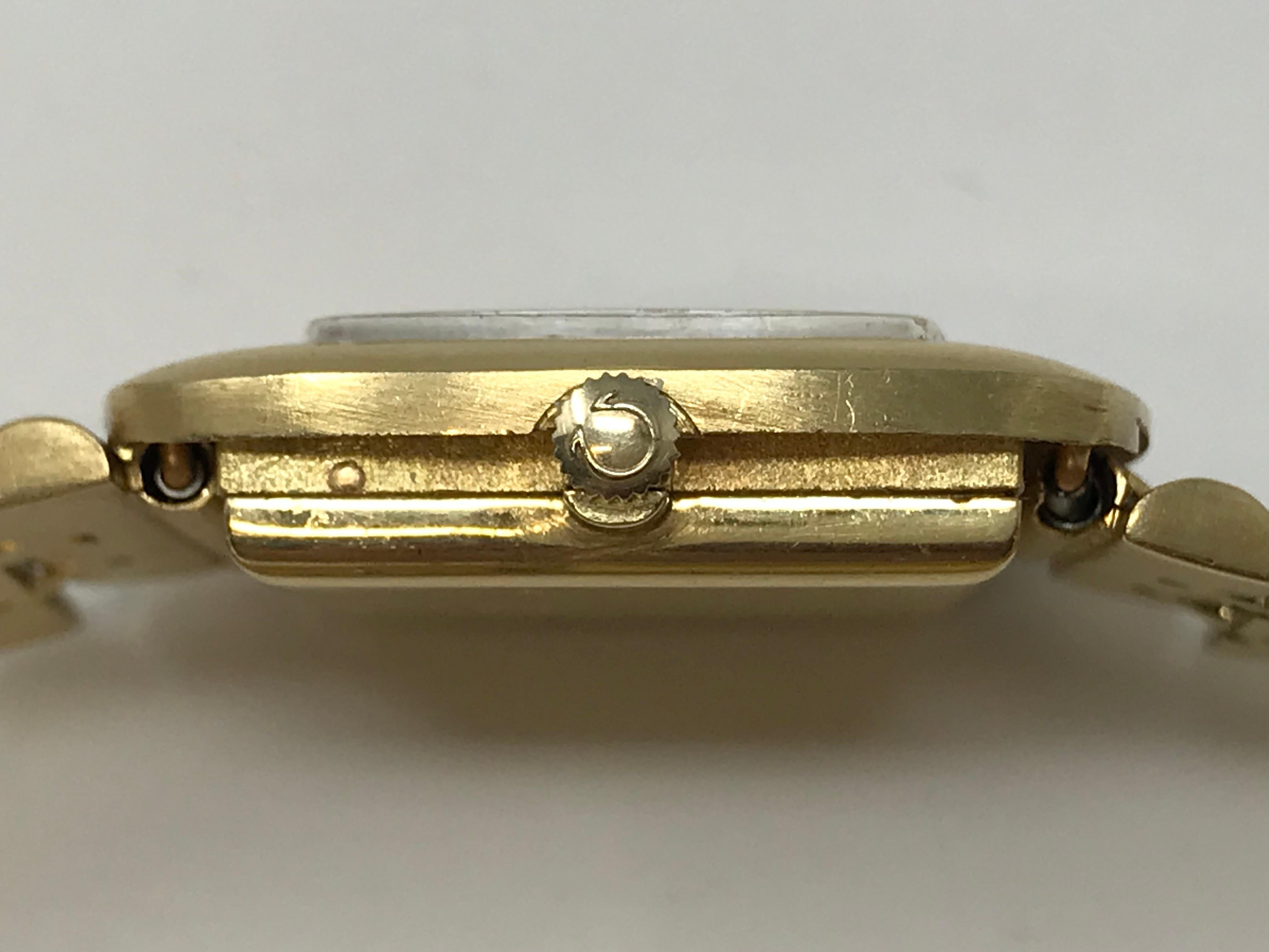 18k Automatic Omega Lady Watch and Bracelet In Good Condition For Sale In Montreal, QC