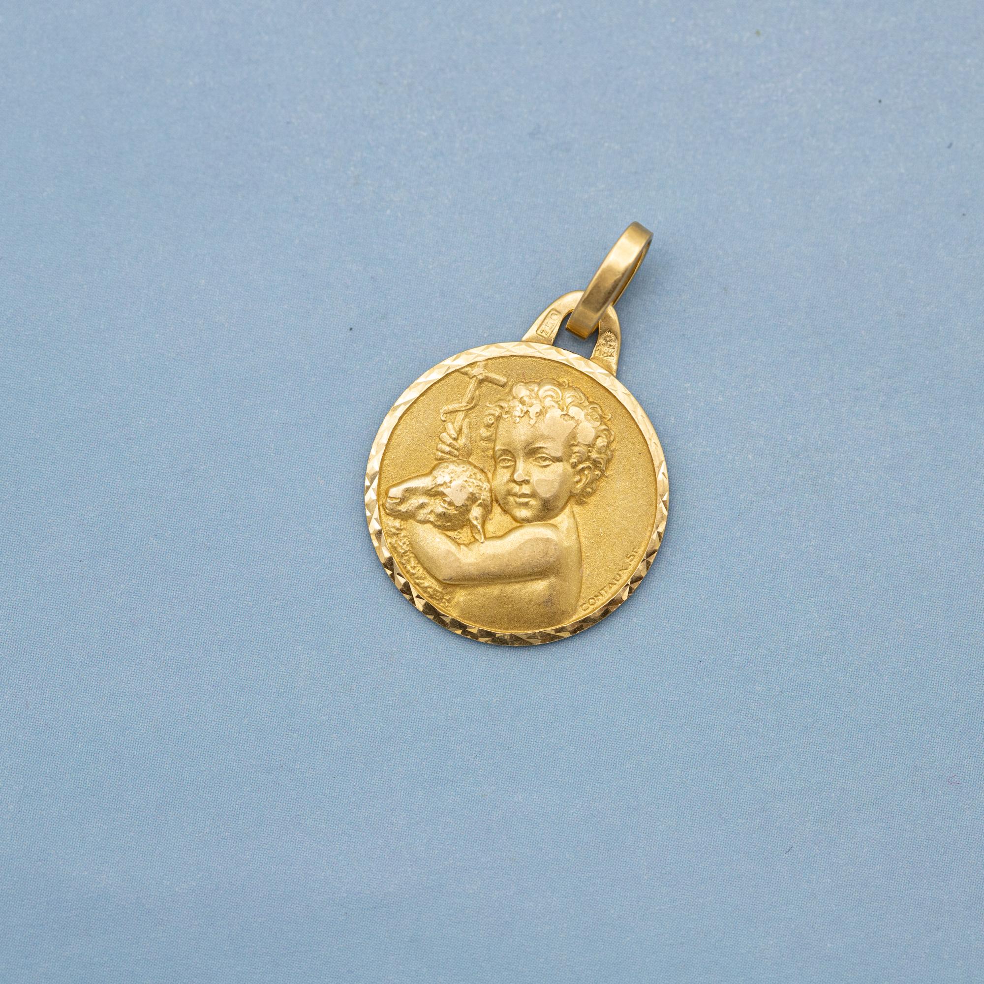 18k baby medallion, Protecting Angel, Catholic good luck cherub, the Lamb of God In Good Condition In Antwerp, BE