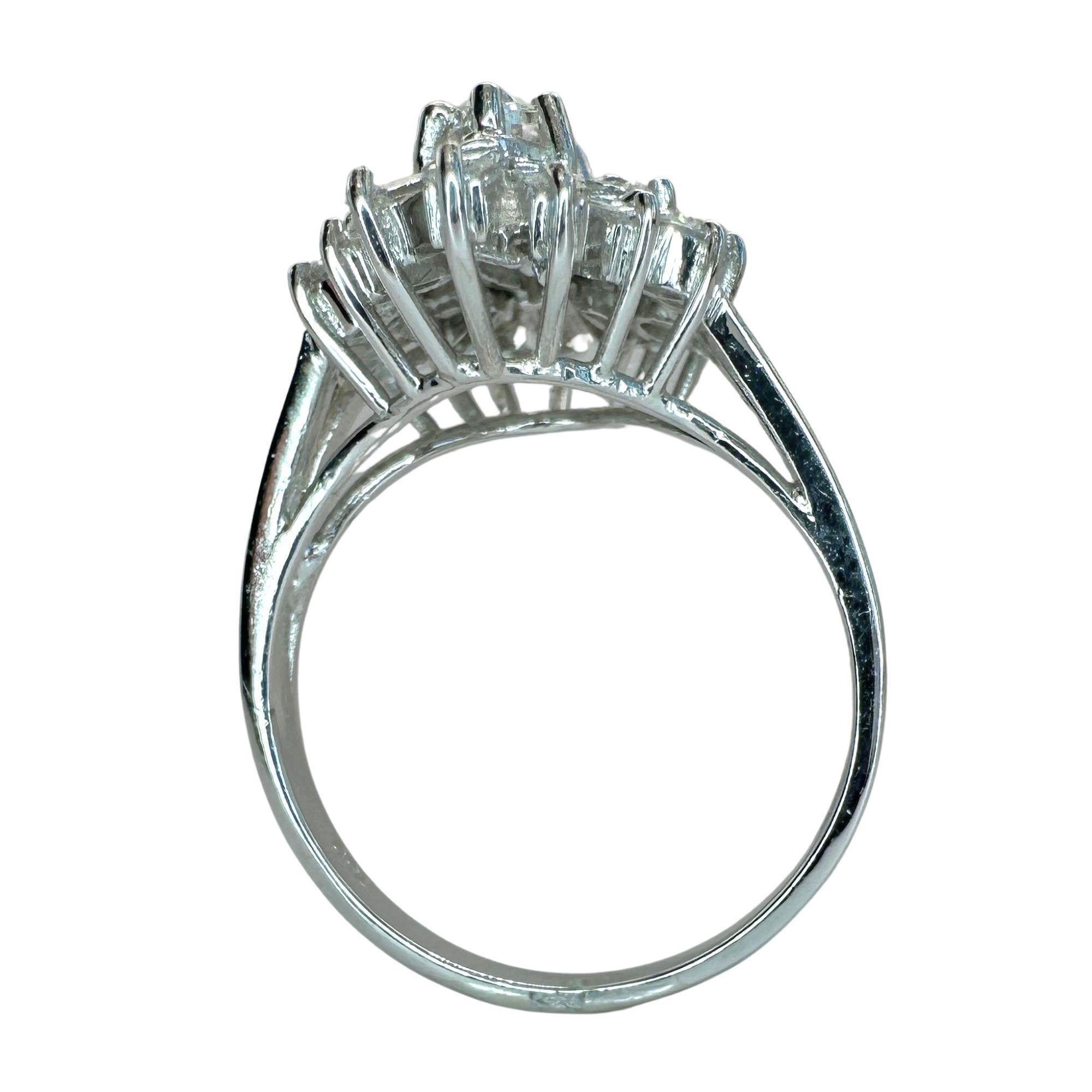 18k Baguette and Marquise Cut Diamond Navette Ring In Good Condition For Sale In New York, NY