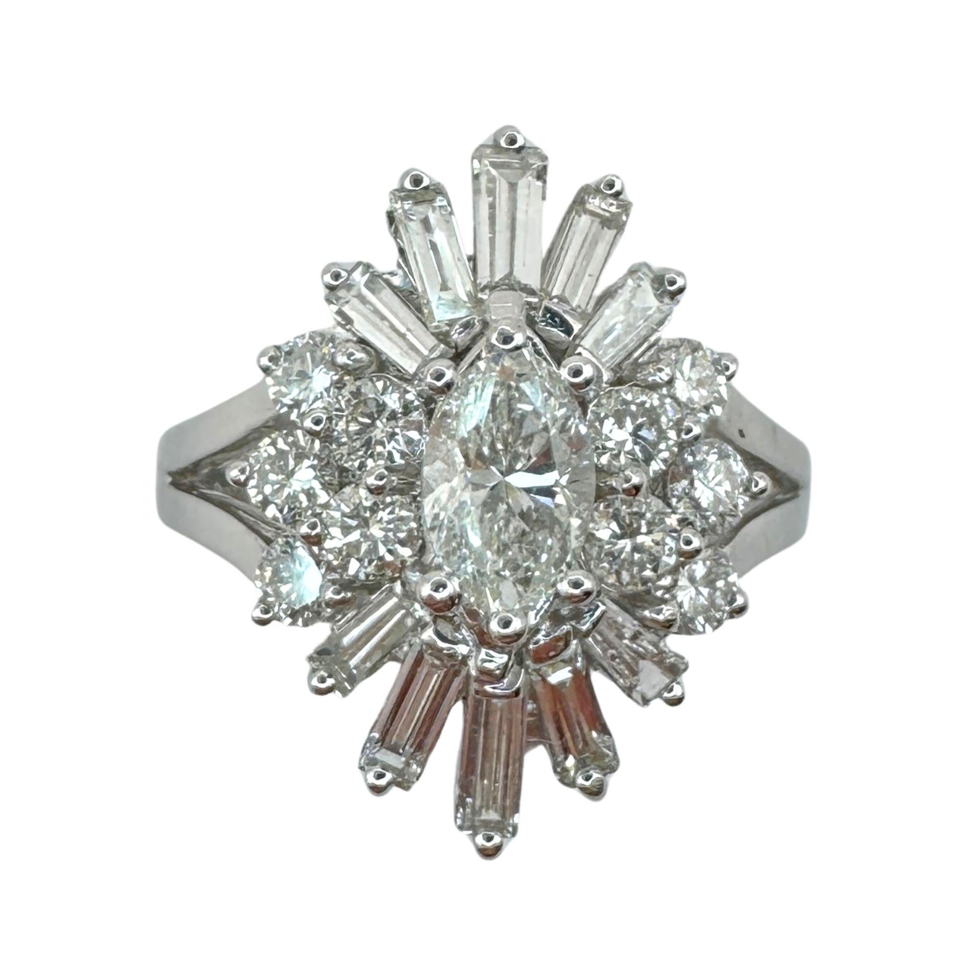 Bague navette 18 carats avec diamants taille baguette et marquise en vente 3