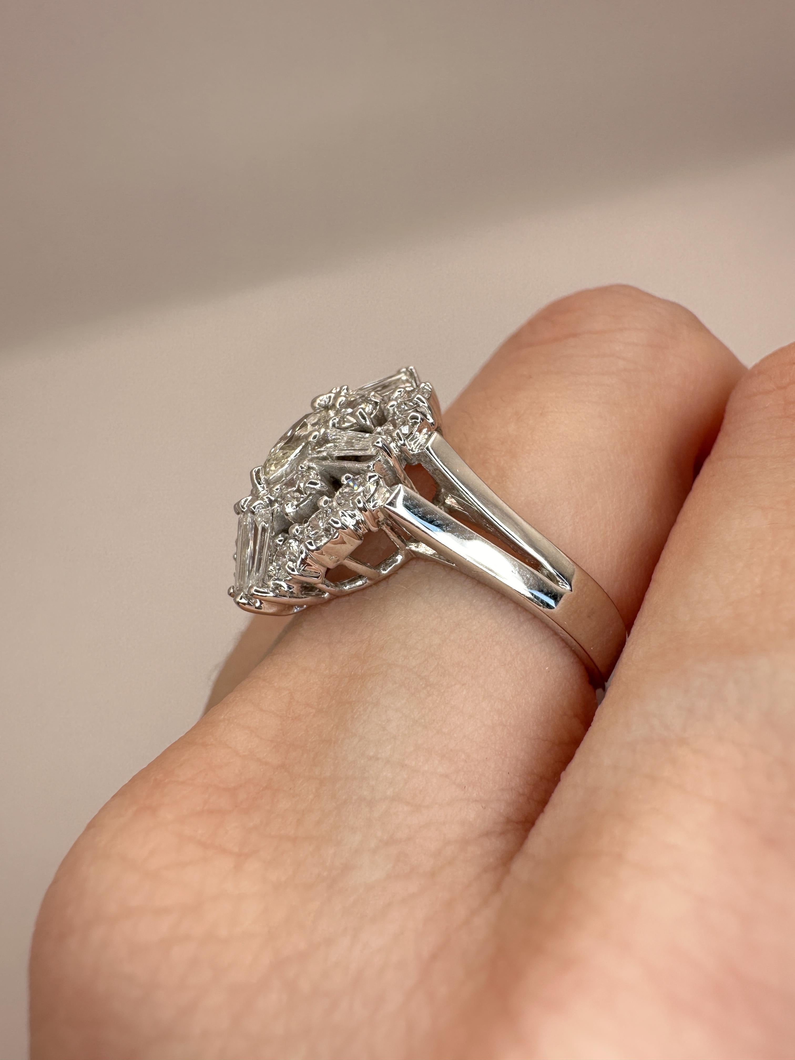 18k Baguette and Marquise Cut Diamond Ring For Sale 6