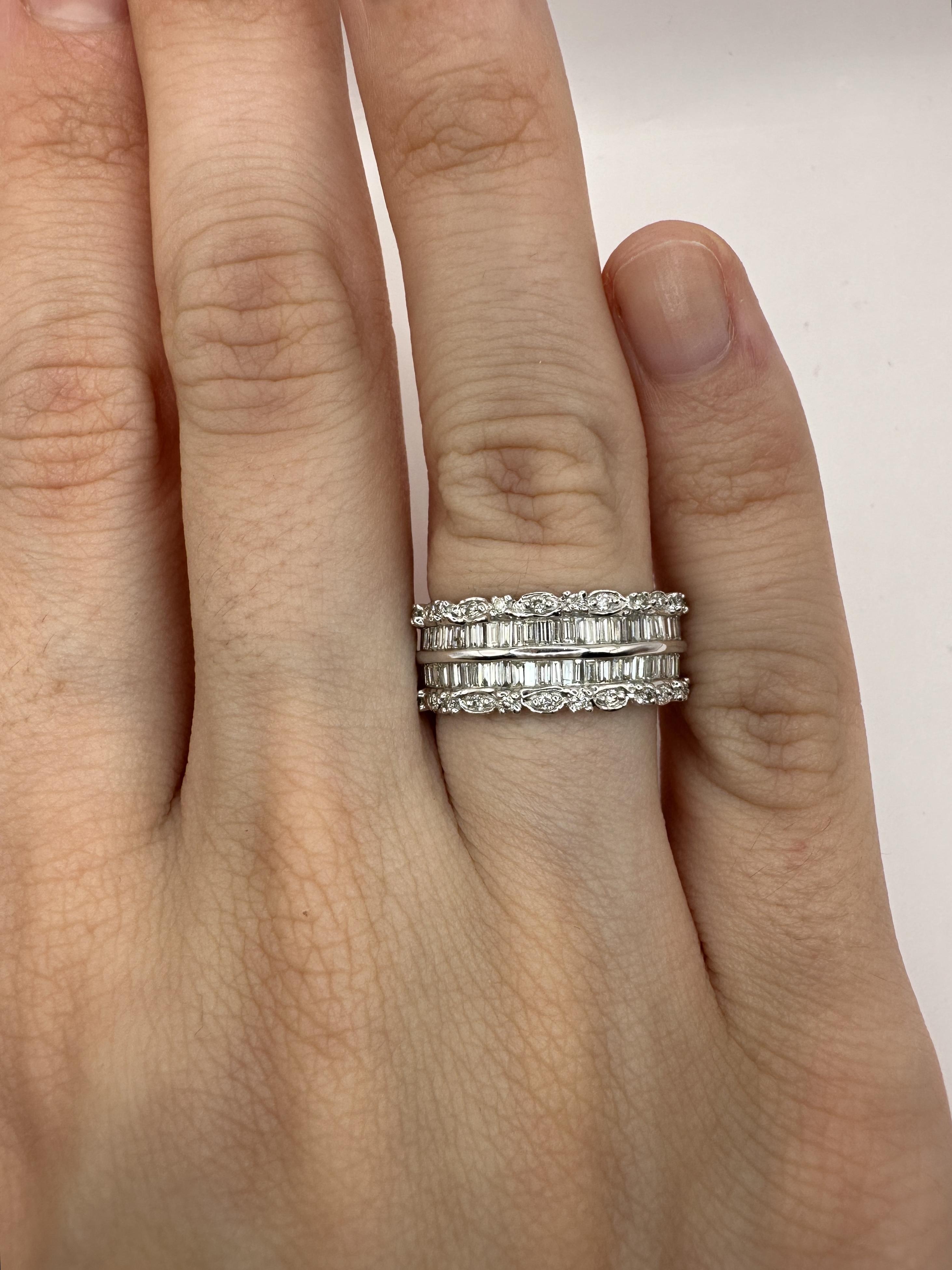 18 Karat Diamantring mit Baguetteschliff im Angebot 4