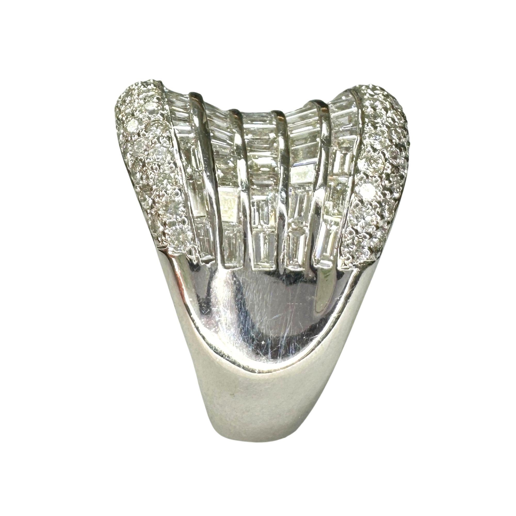 18k Baguetteschliff Diamant Breite Band Ring im Zustand „Gut“ im Angebot in New York, NY