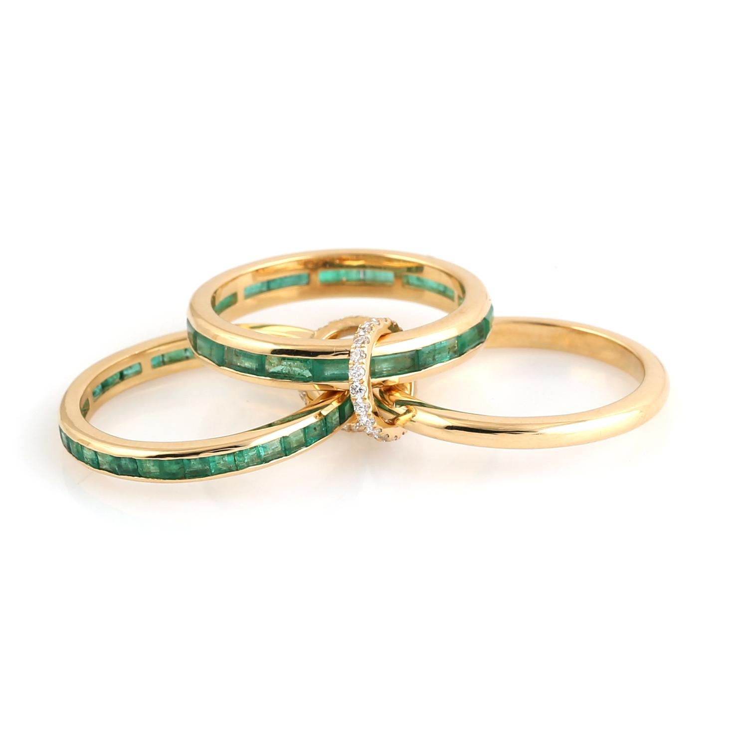 Contemporary Baguette Emerald & Diamond Connected Ring Made In 18k Yellow Gold For Sale
