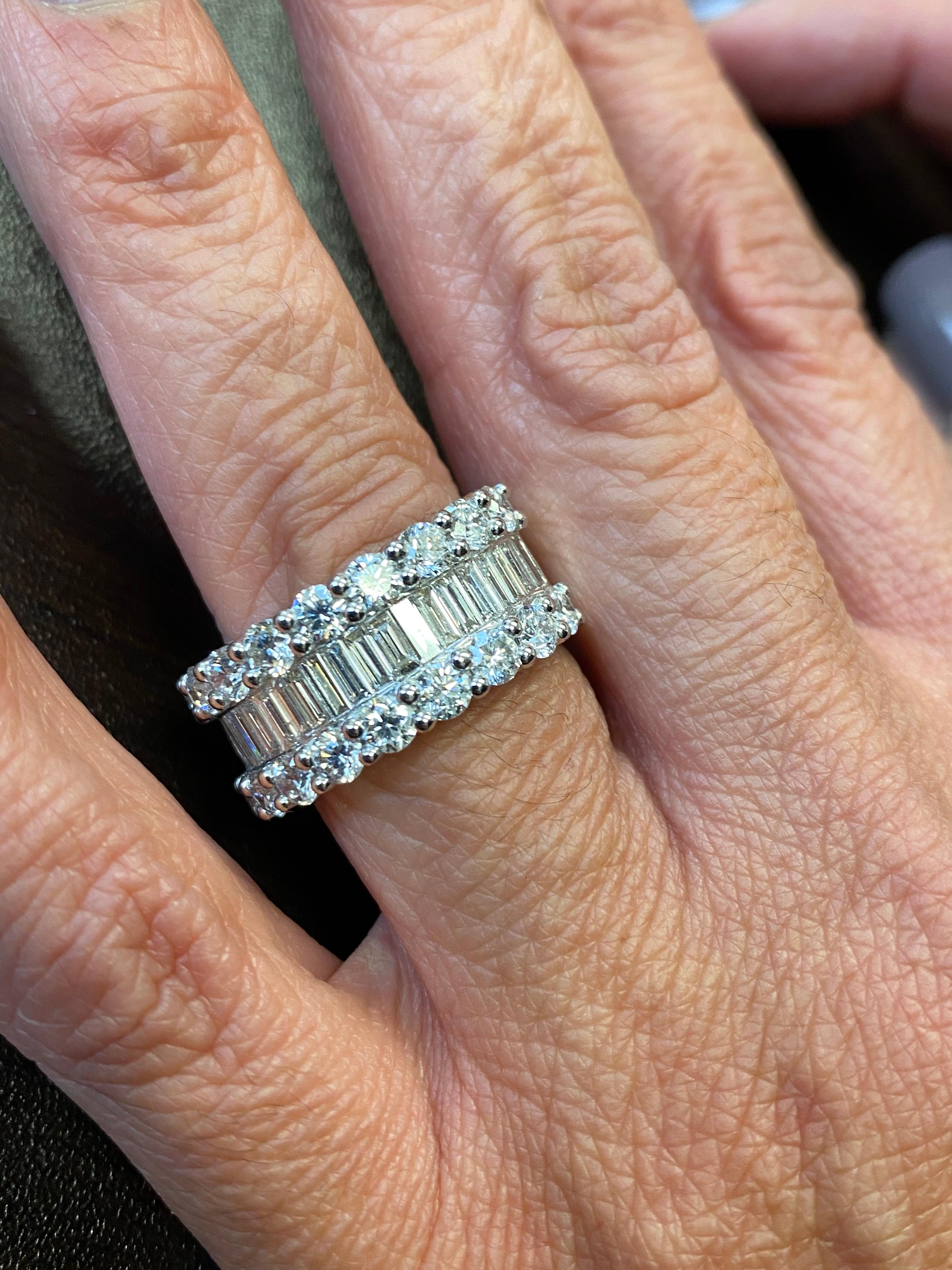 18 Karat Baguettes and Rounds Diamond Ring Halfway 3.50 Ct. In New Condition For Sale In Great Neck, NY