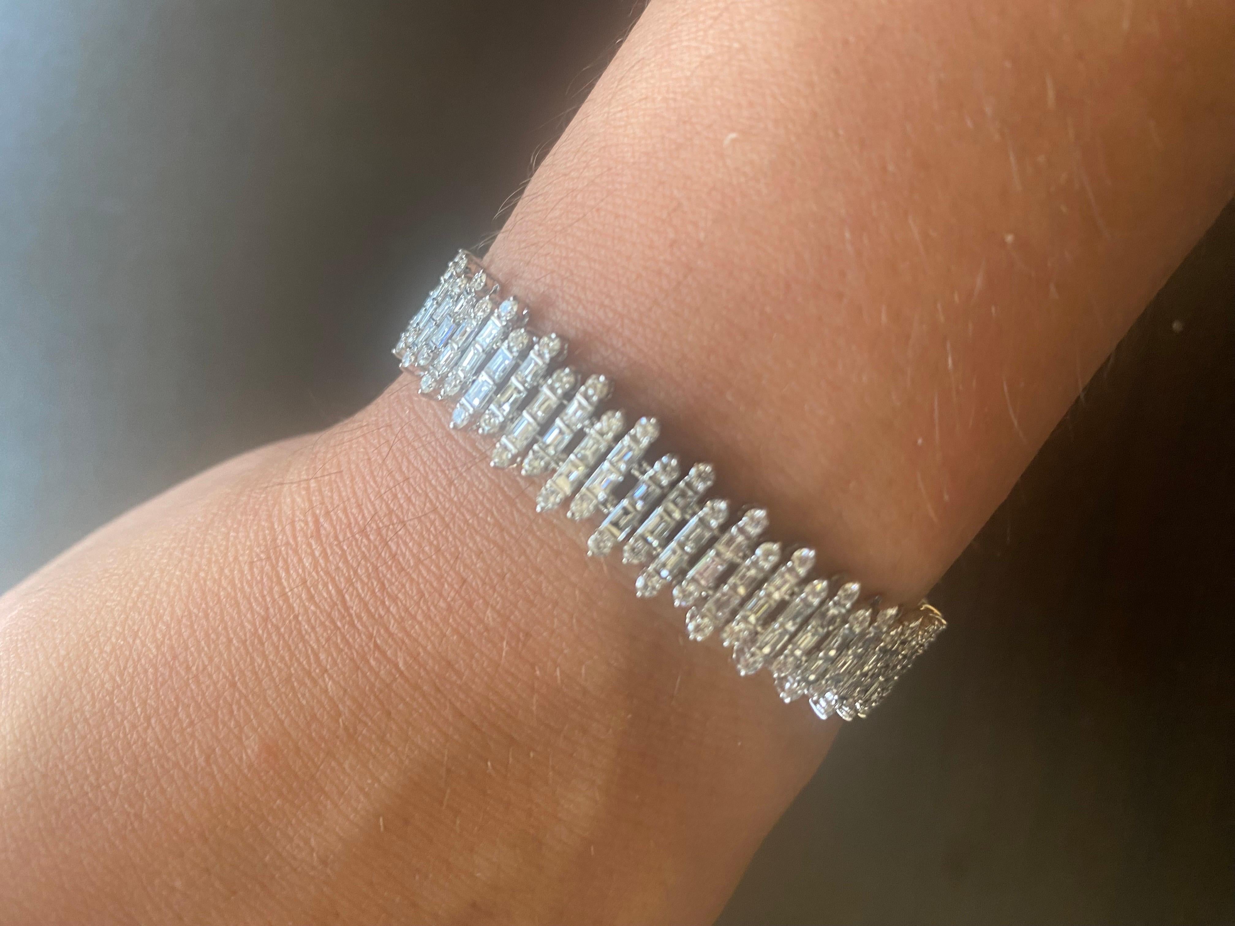 Baguette Cut 18K Baguettes Tennis Bracelet 9.50 Ct. For Sale