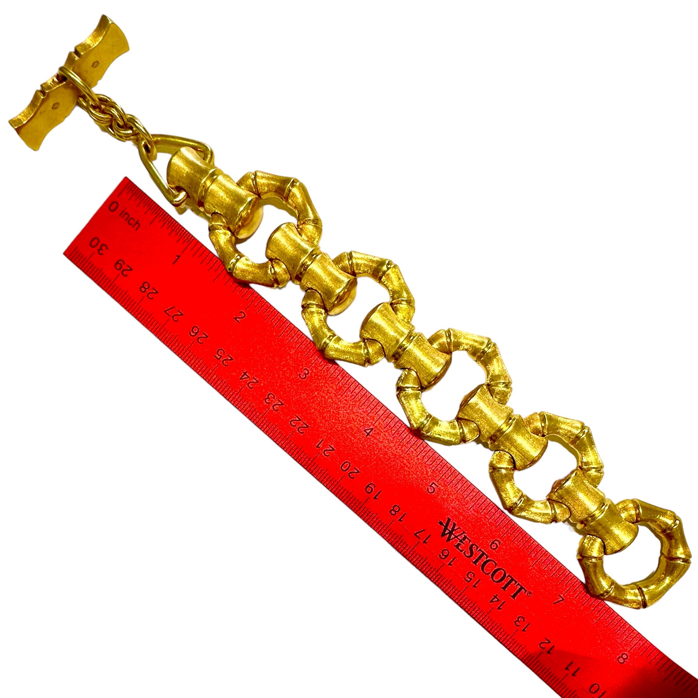 18k Bamboo Motif Toggle Bracelet w/Reversible Florentine & High Polish Finishes For Sale 6
