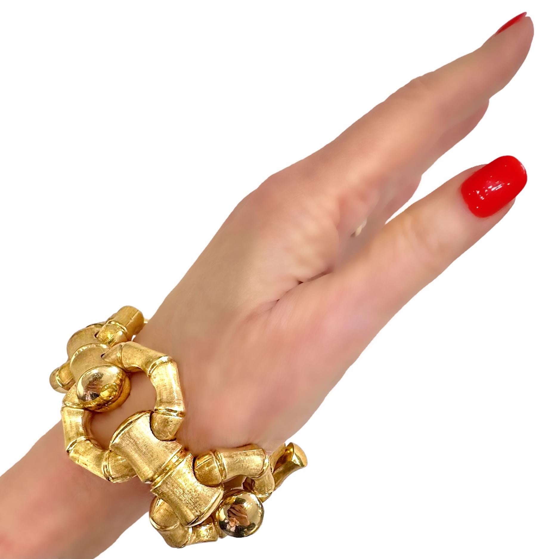 18k Bamboo Motif Toggle Bracelet w/Reversible Florentine & High Polish Finishes For Sale 9