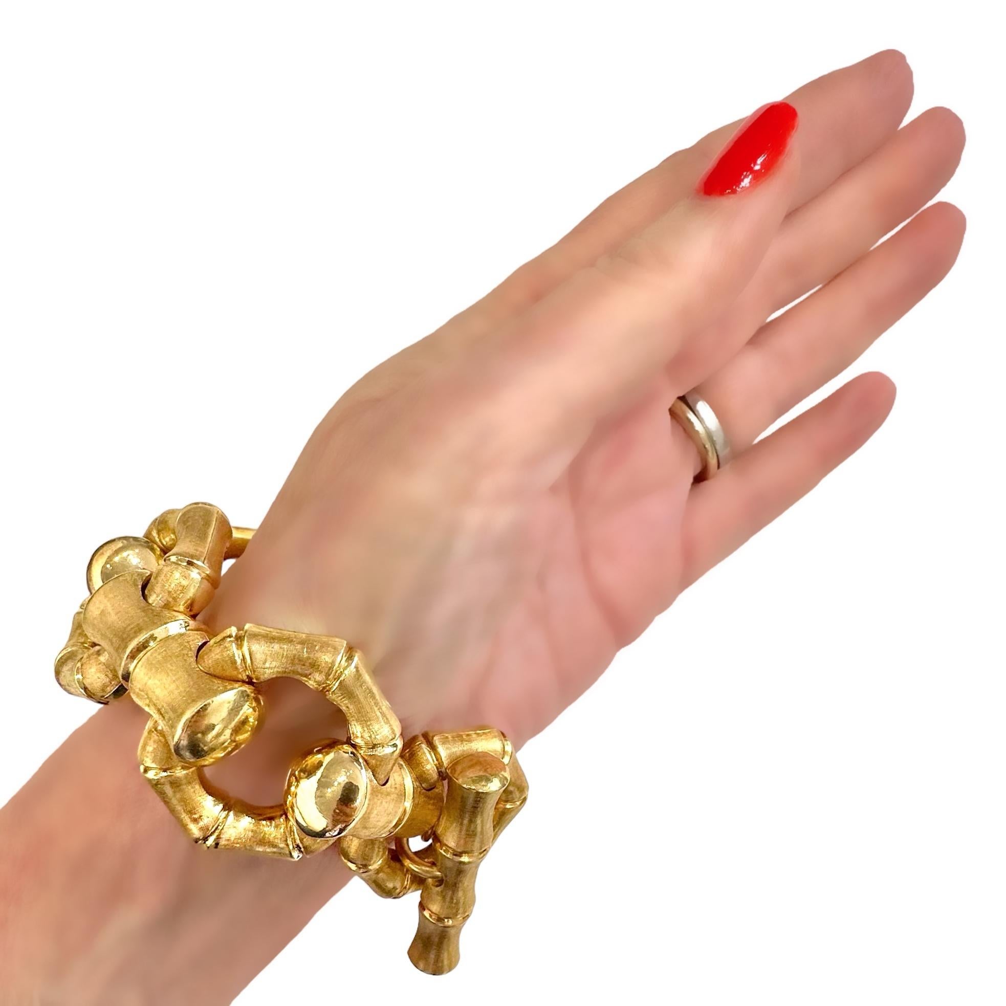 18k Bamboo Motif Toggle Bracelet w/Reversible Florentine & High Polish Finishes For Sale 10
