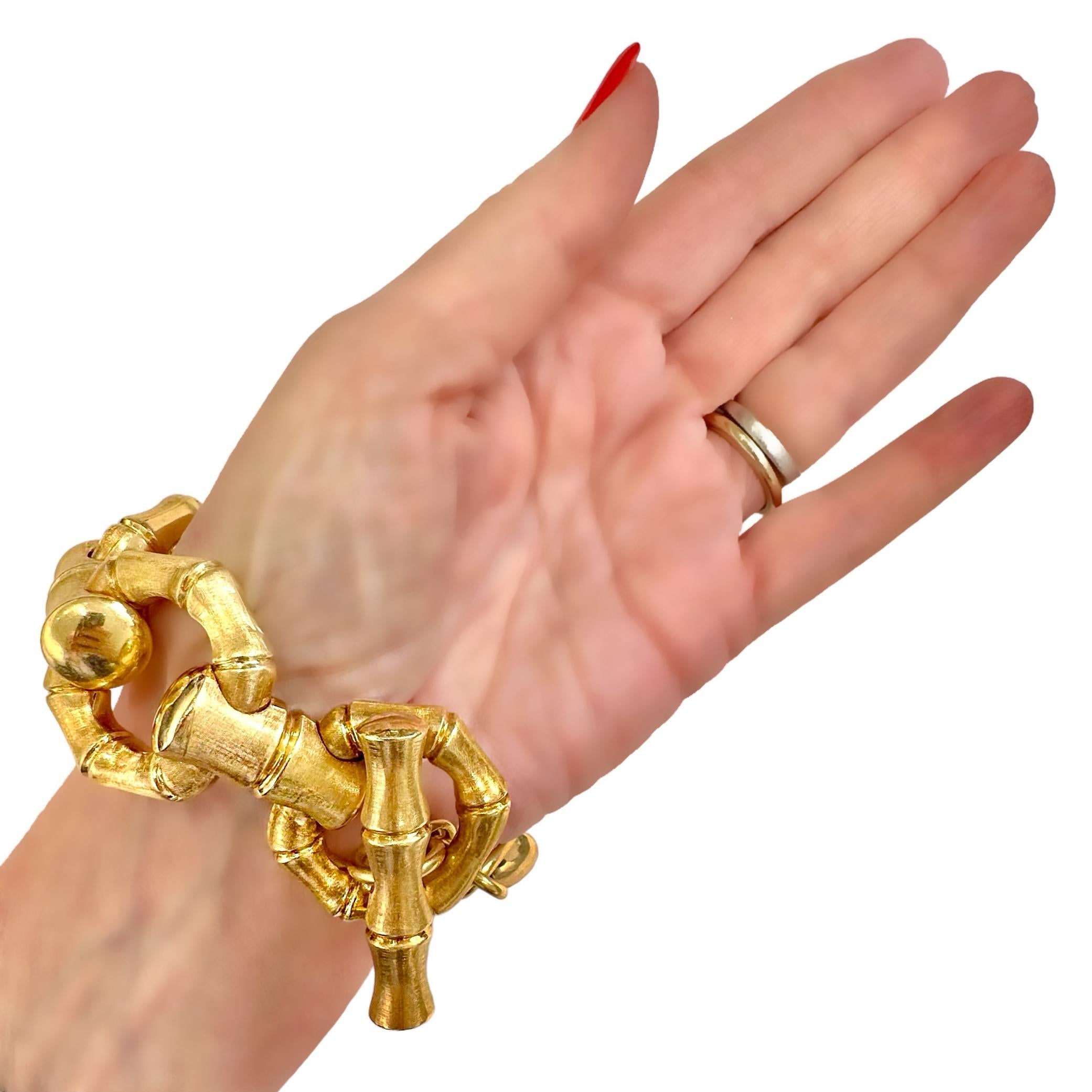 18k Bamboo Motif Toggle Bracelet w/Reversible Florentine & High Polish Finishes For Sale 11