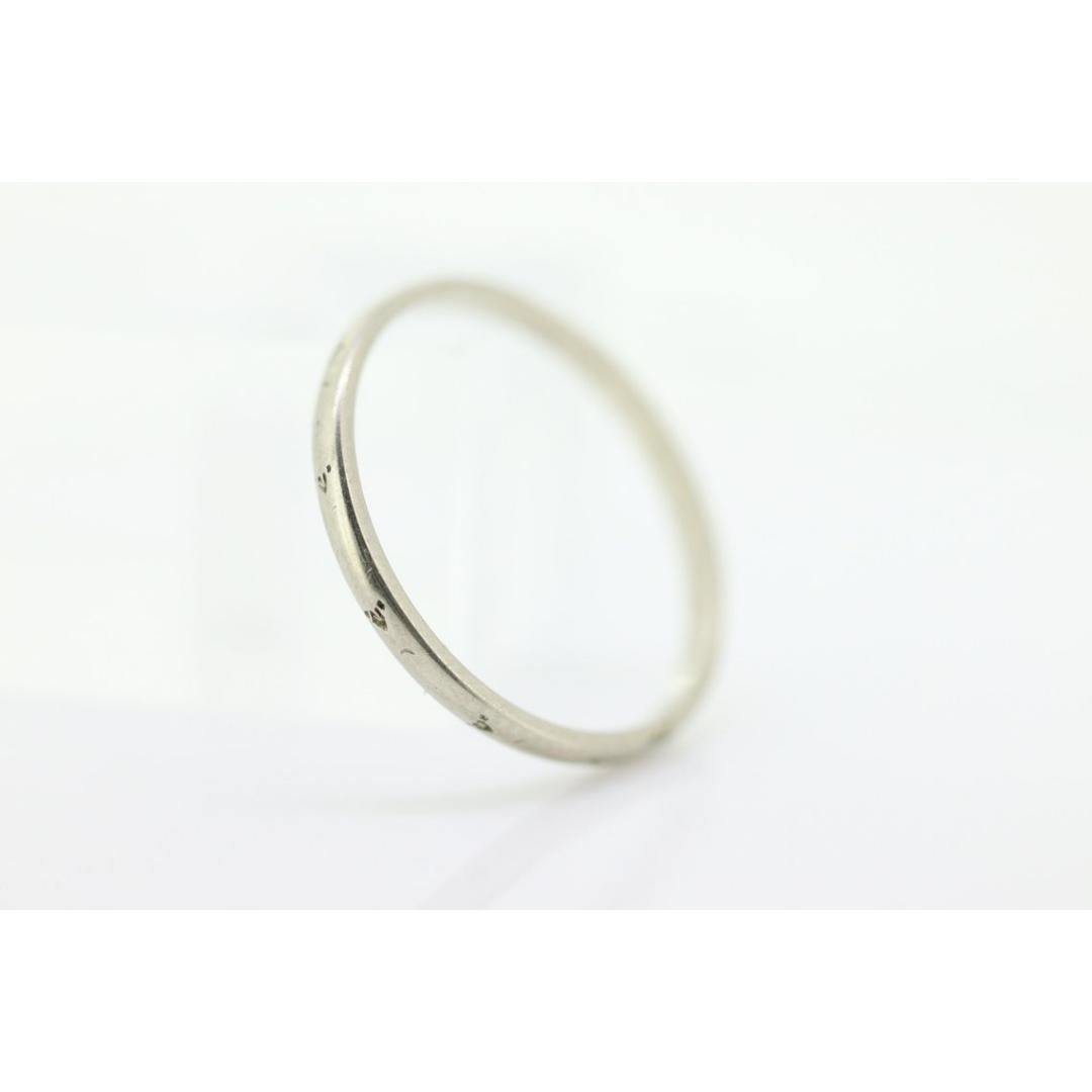 Bracelet 18k Belais Design/One gravé. Belais, bague fine jonc art déco 18 carats Pour femmes en vente