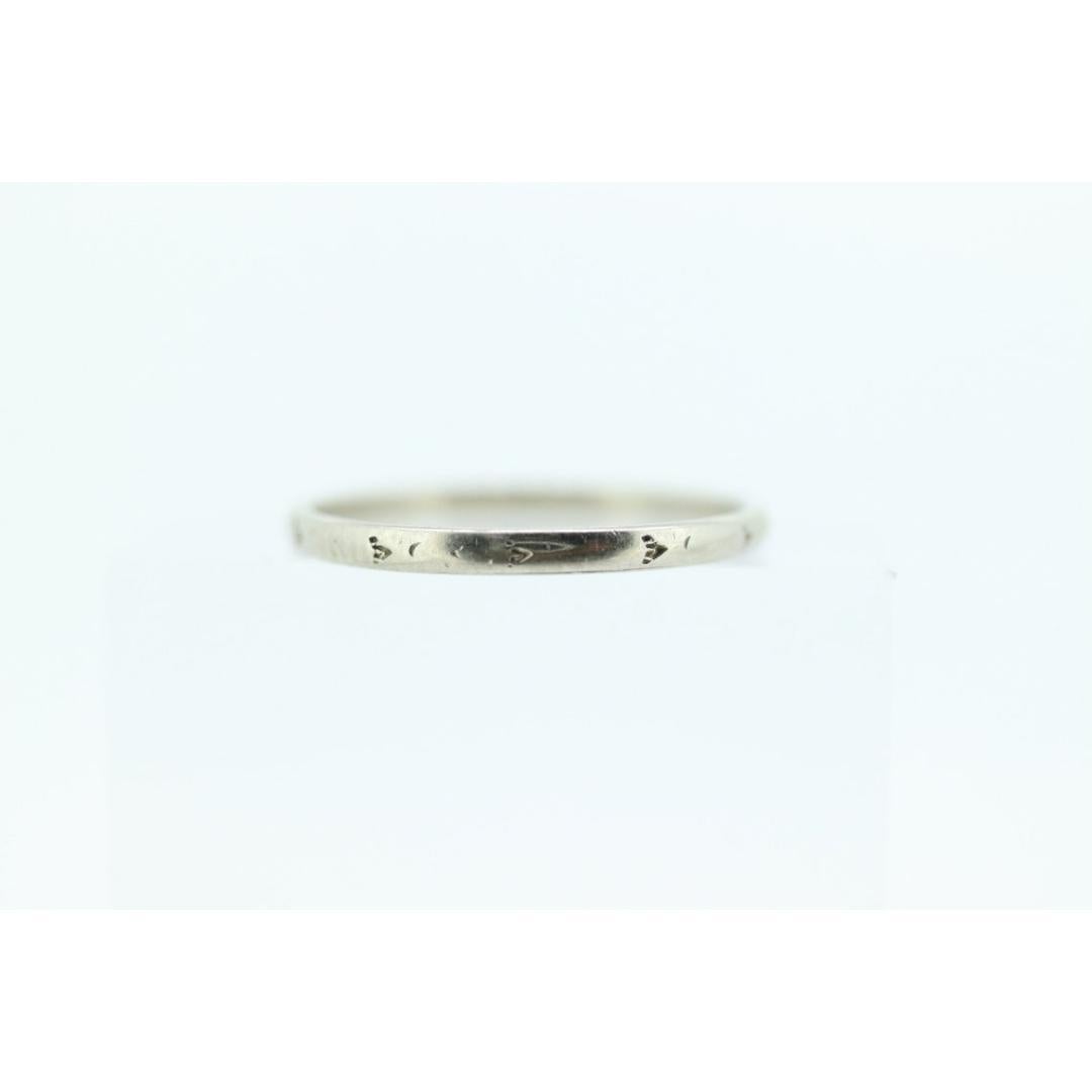 Bracelet 18k Belais Design/One gravé. Belais, bague fine jonc art déco 18 carats en vente 2