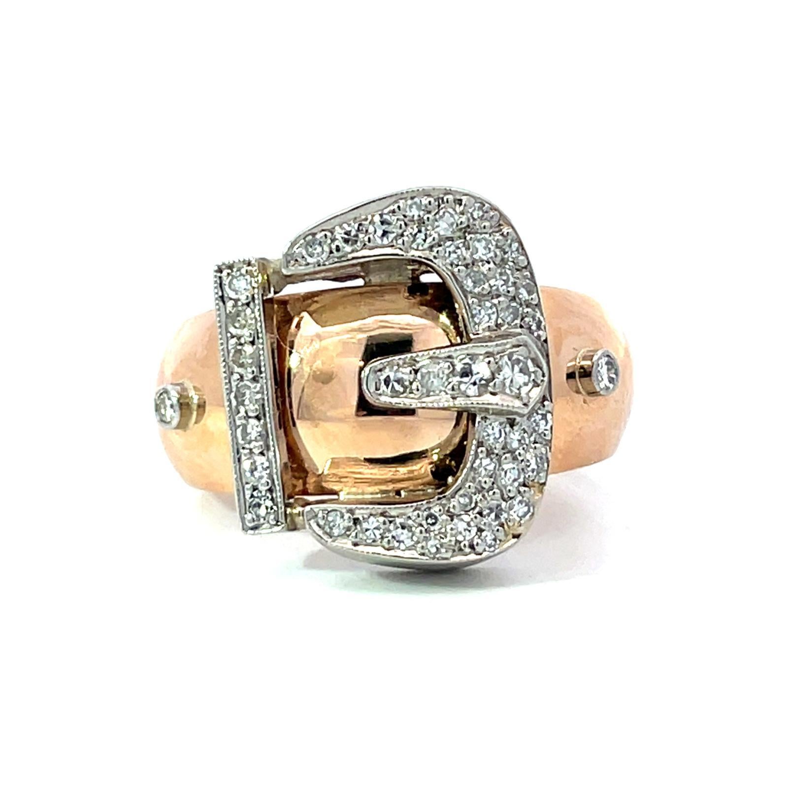 Platin & 18k Roségold Gewicht 11.7g 
Zweifarbiger Diamant ca. 0,45ct 
Gürtelschnalle Ring Größe 7.5 
Abmessungen 17mm x 24mm