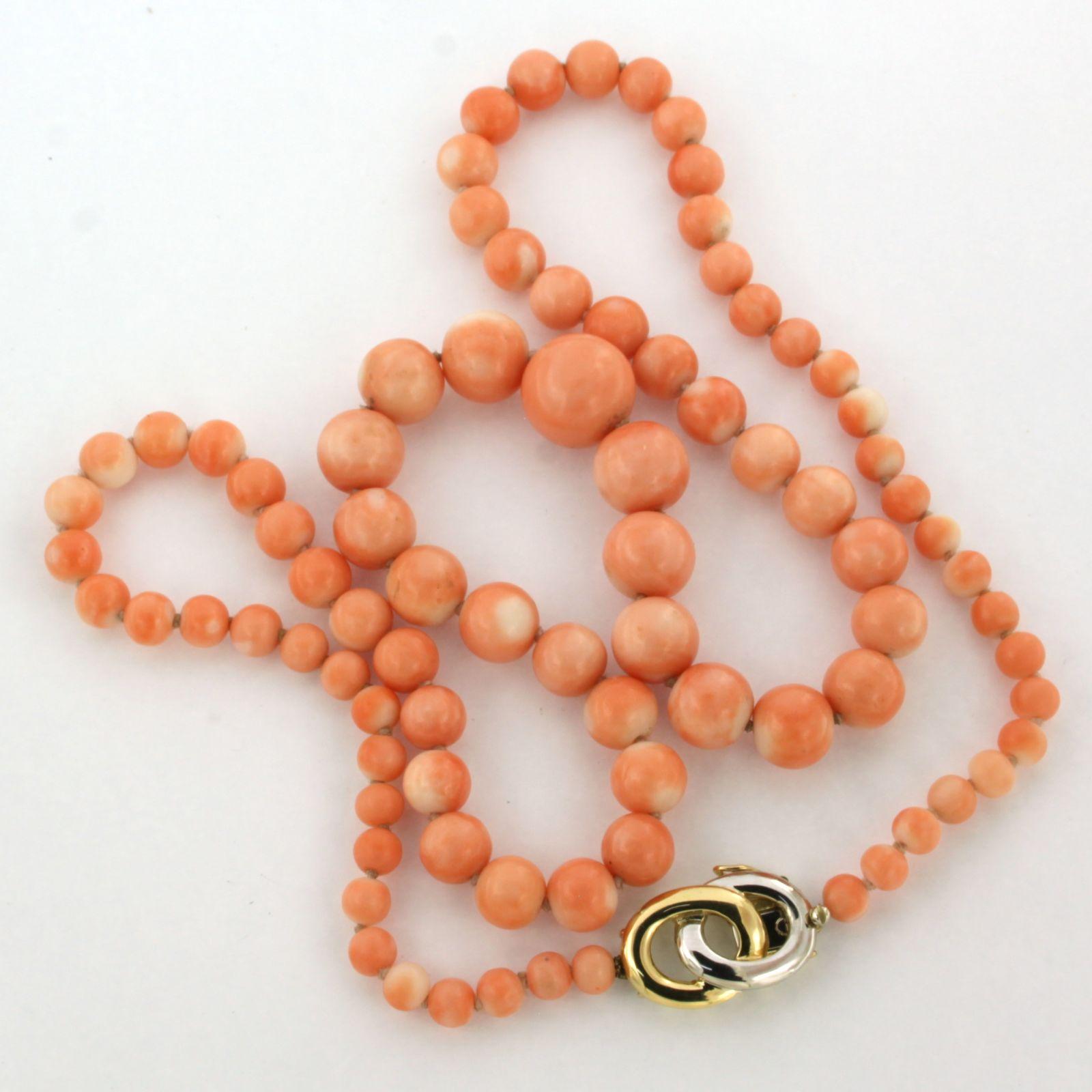 Modern 18k bicolor gold clasp with pink opal beads necklace - 62.9 grams 65 cm long For Sale