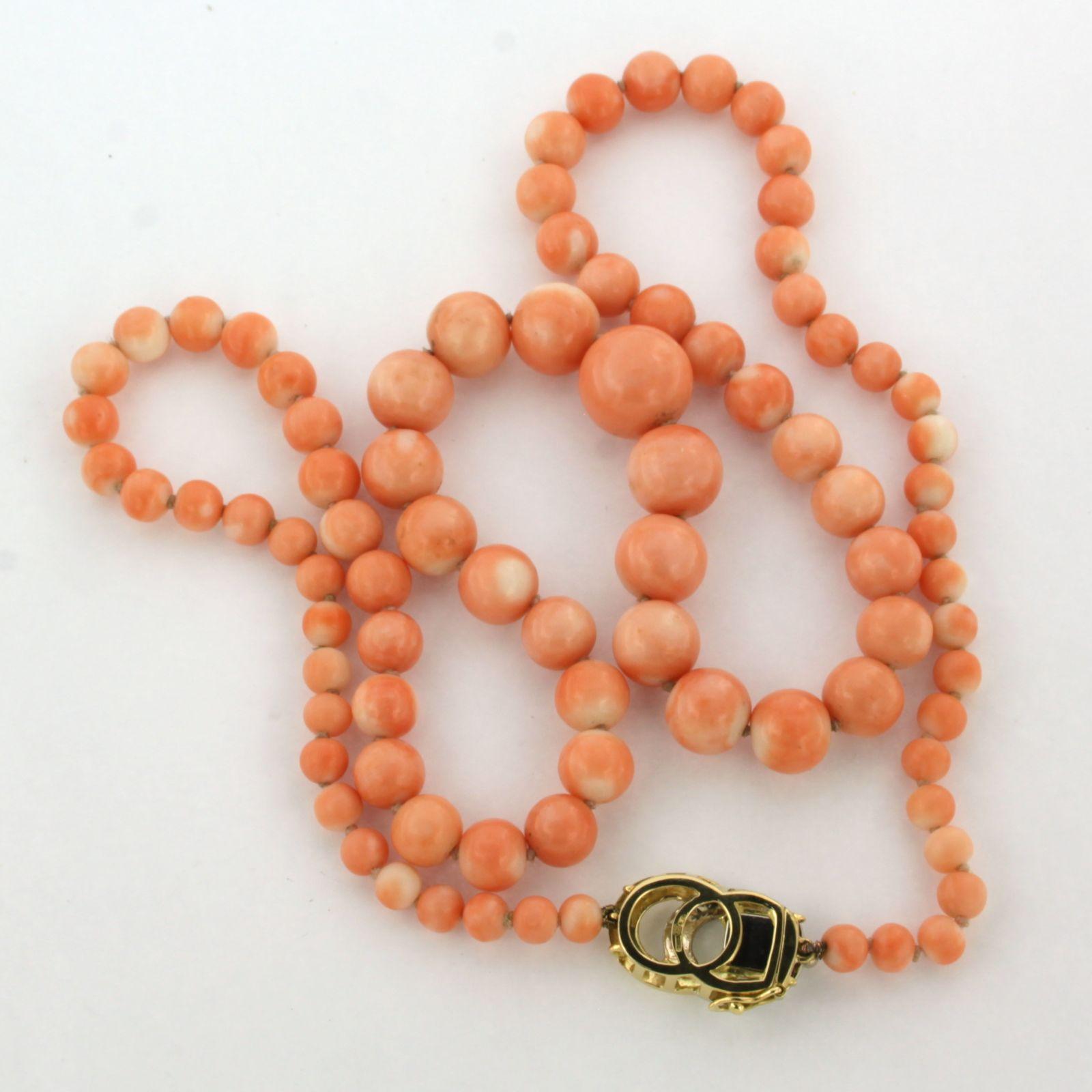 18k bicolor gold clasp with pink opal beads necklace - 62.9 grams 65 cm long In Excellent Condition For Sale In The Hague, ZH