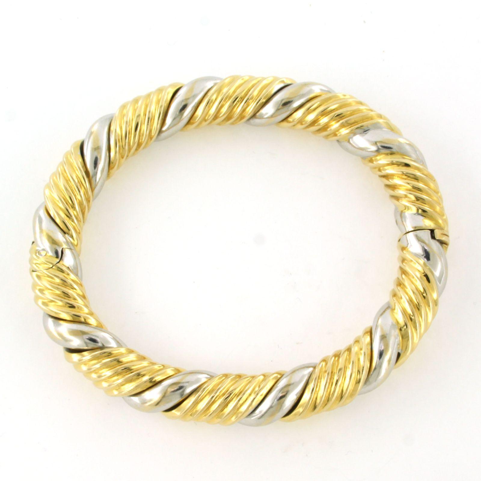 Moderno Bracciale in oro 18k bicolore - 61,3 grammi - dimensioni interne 5,8 cm x 5,0 cm in vendita