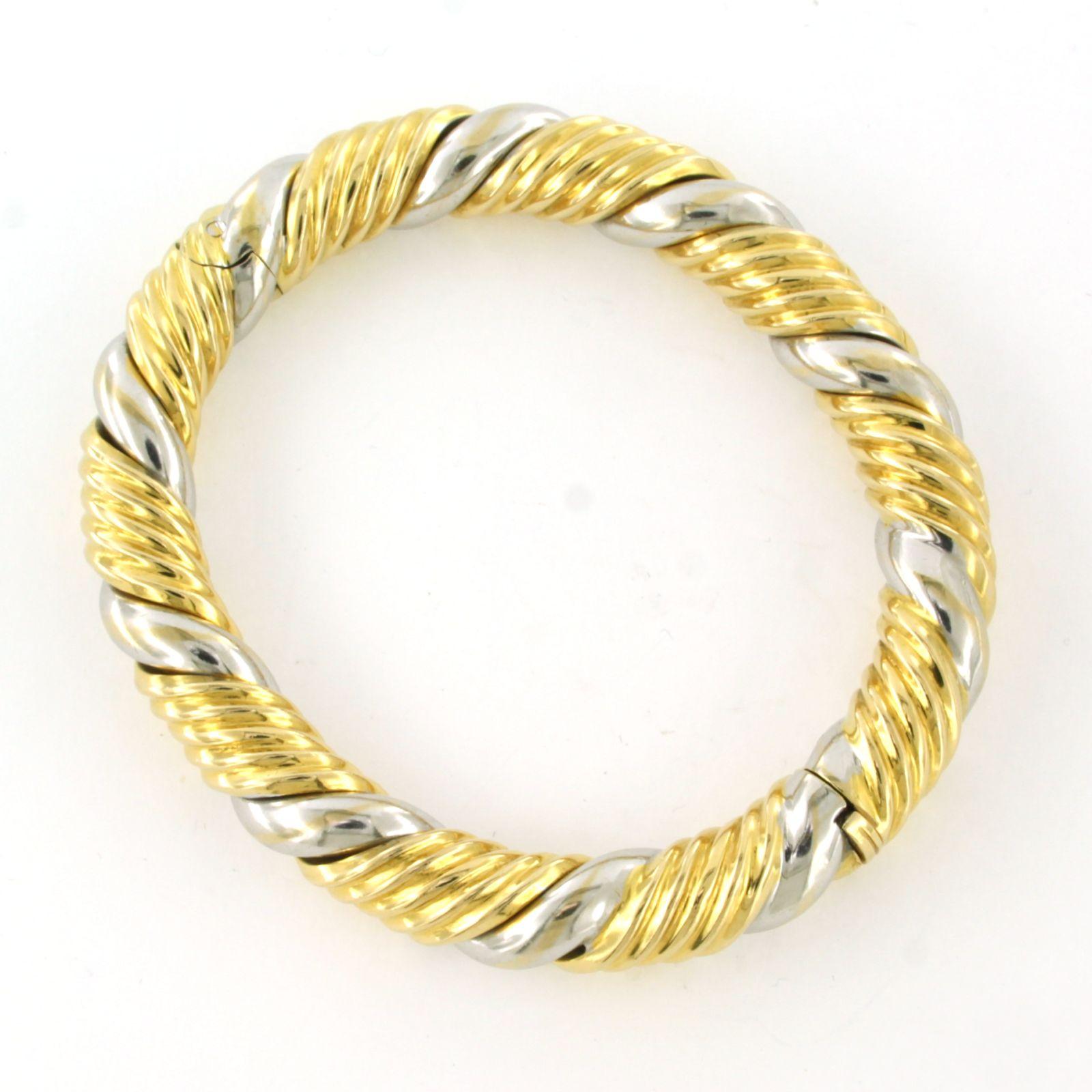 Bracciale in oro 18k bicolore - 61,3 grammi - dimensioni interne 5,8 cm x 5,0 cm in vendita 1