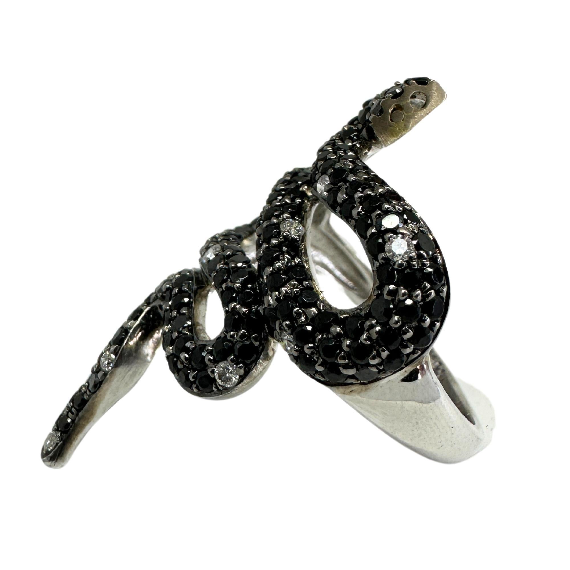 Round Cut 18K Black and White Diamond and Emerald Snake Ring For Sale
