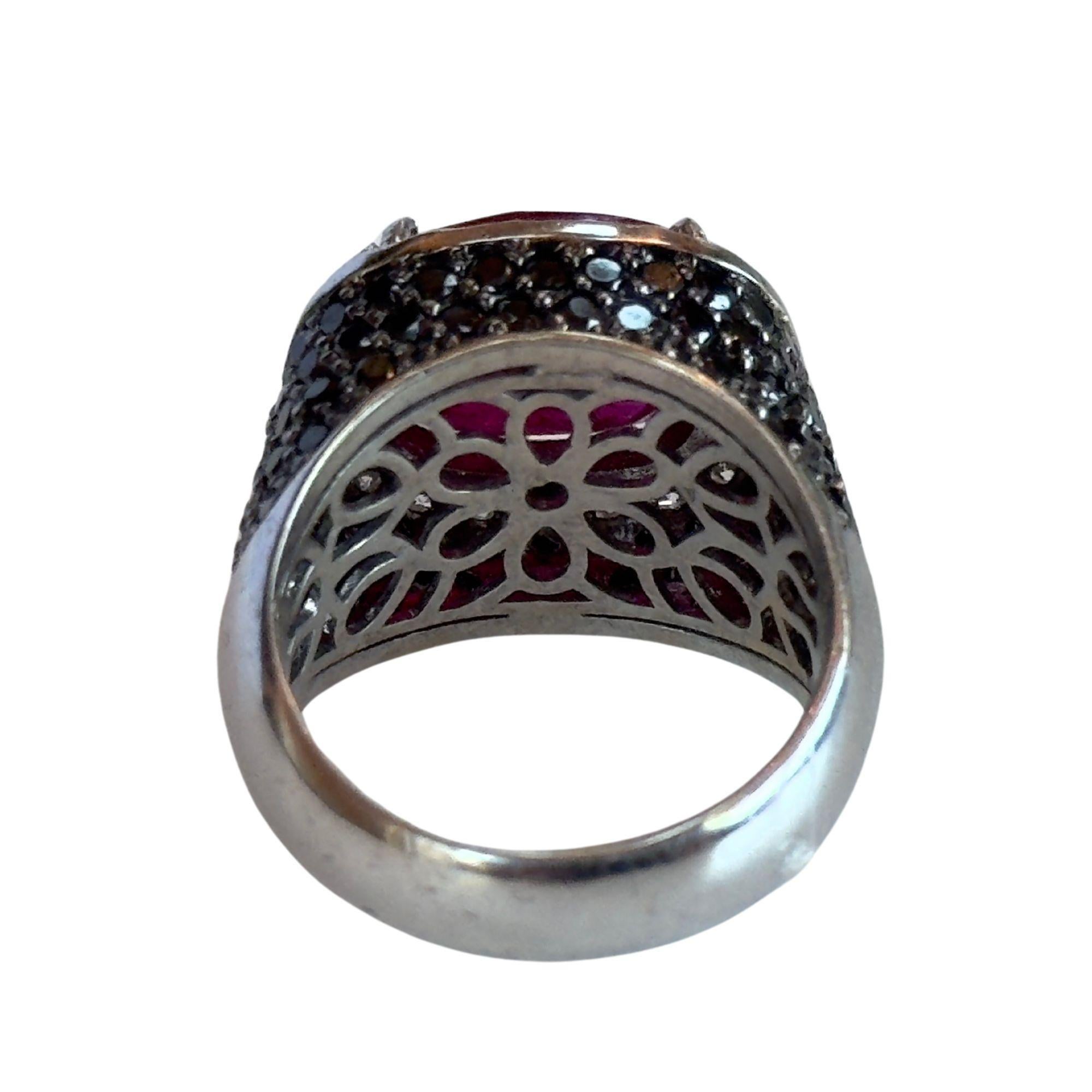 18k Black and White Diamond and Ruby Ring In Good Condition For Sale In New York, NY