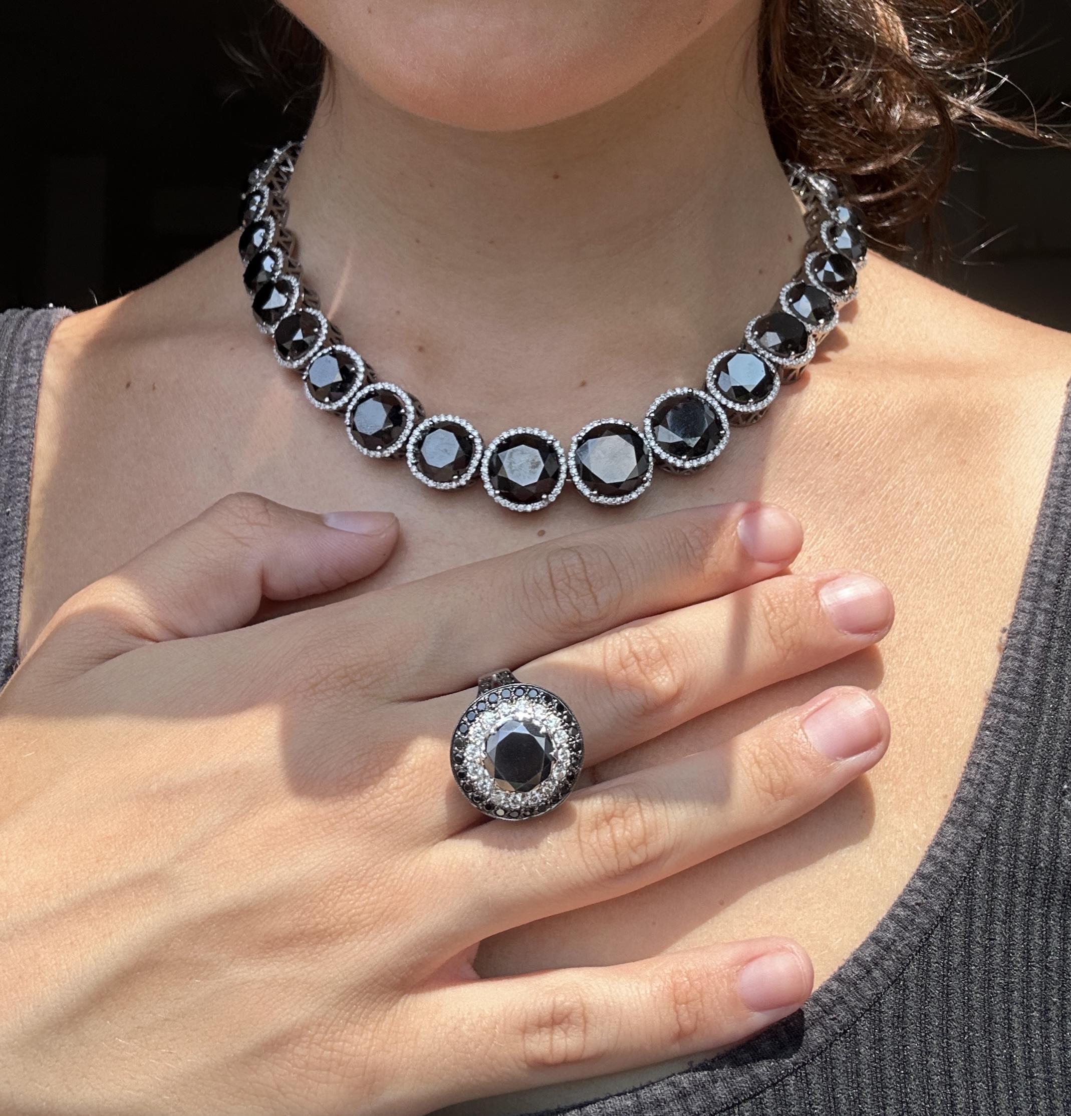 Collana girocollo con diamanti bianchi e neri 18k in vendita 5