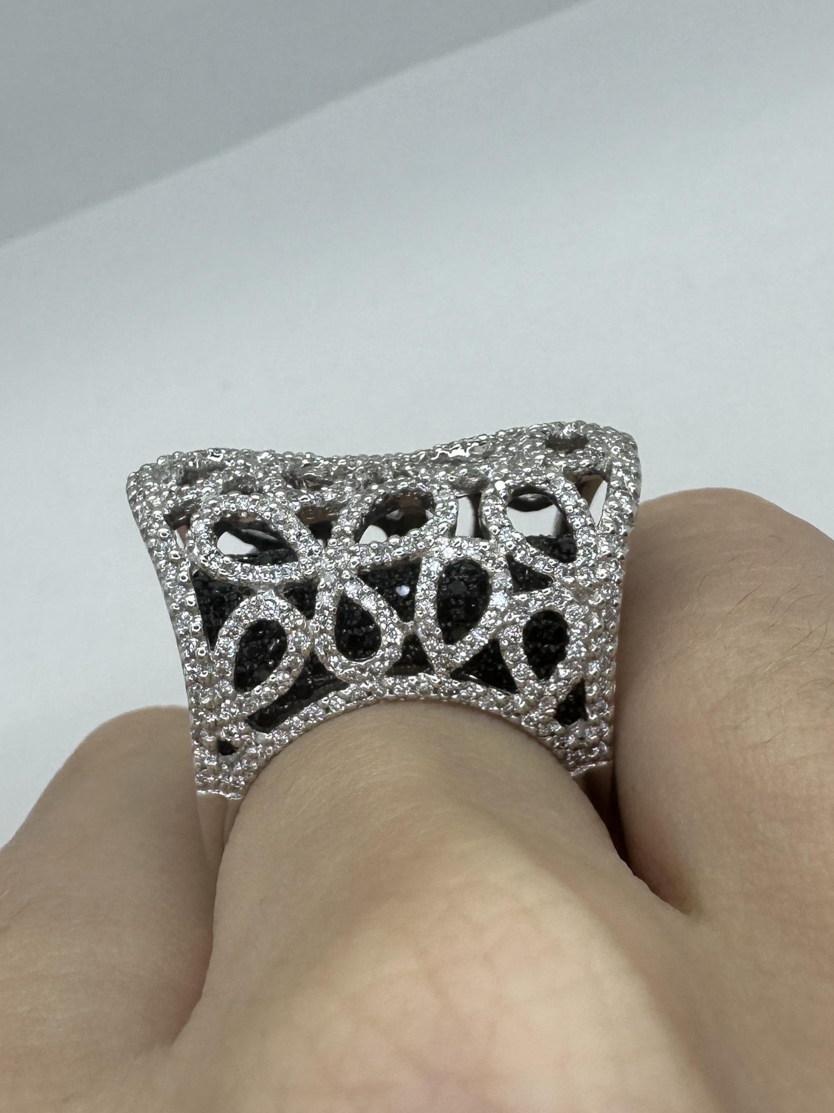 18k Black and White Diamond Cocktail Ring For Sale 6