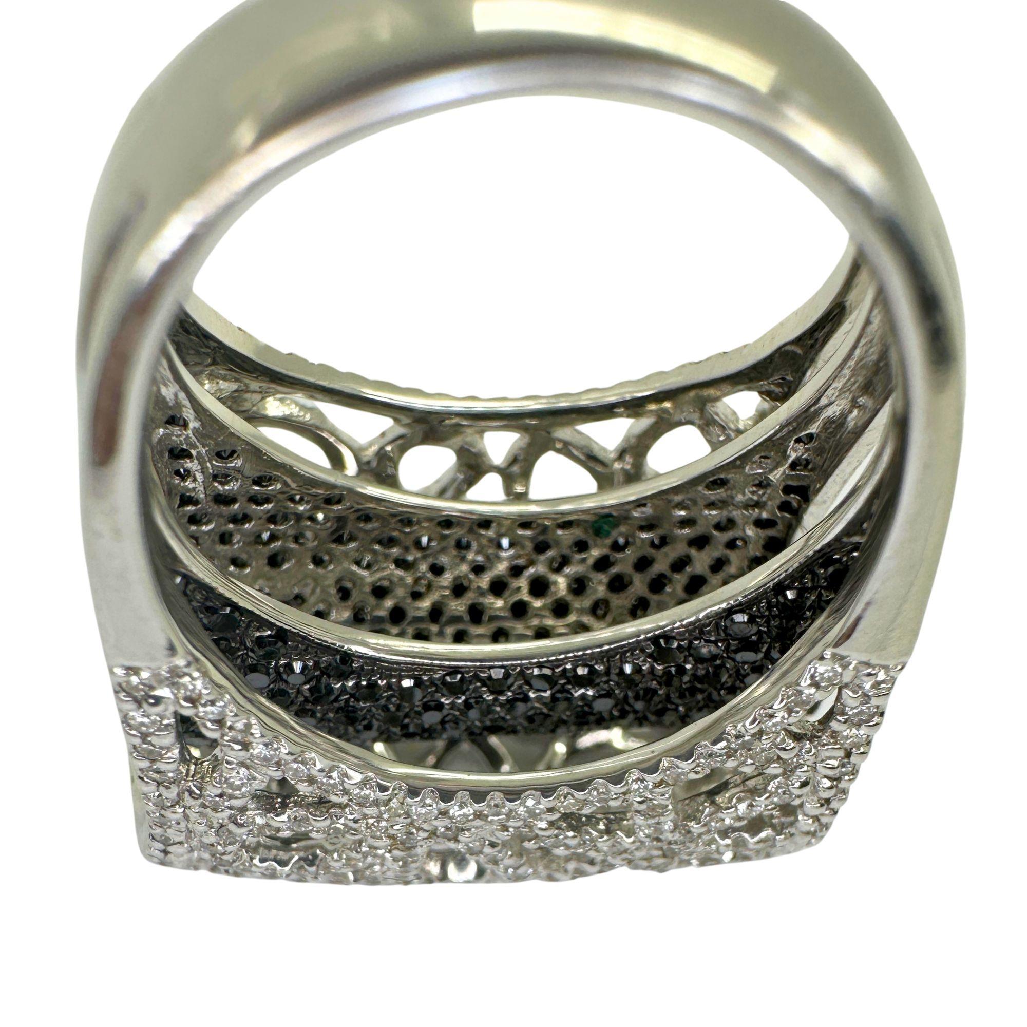 18k Black and White Diamond Cocktail Ring For Sale 3