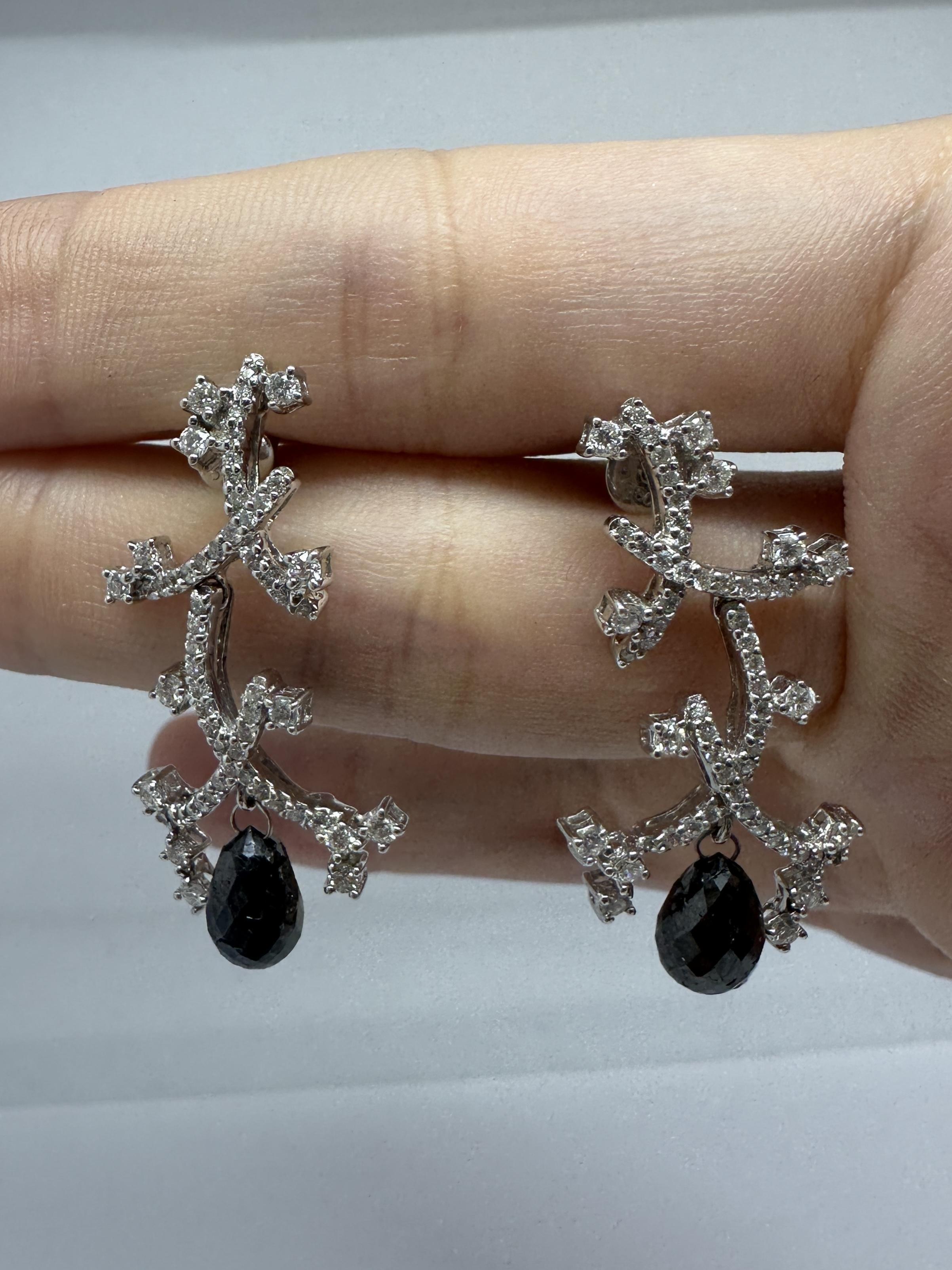 Round Cut 18k Black and White Diamond Earrings For Sale