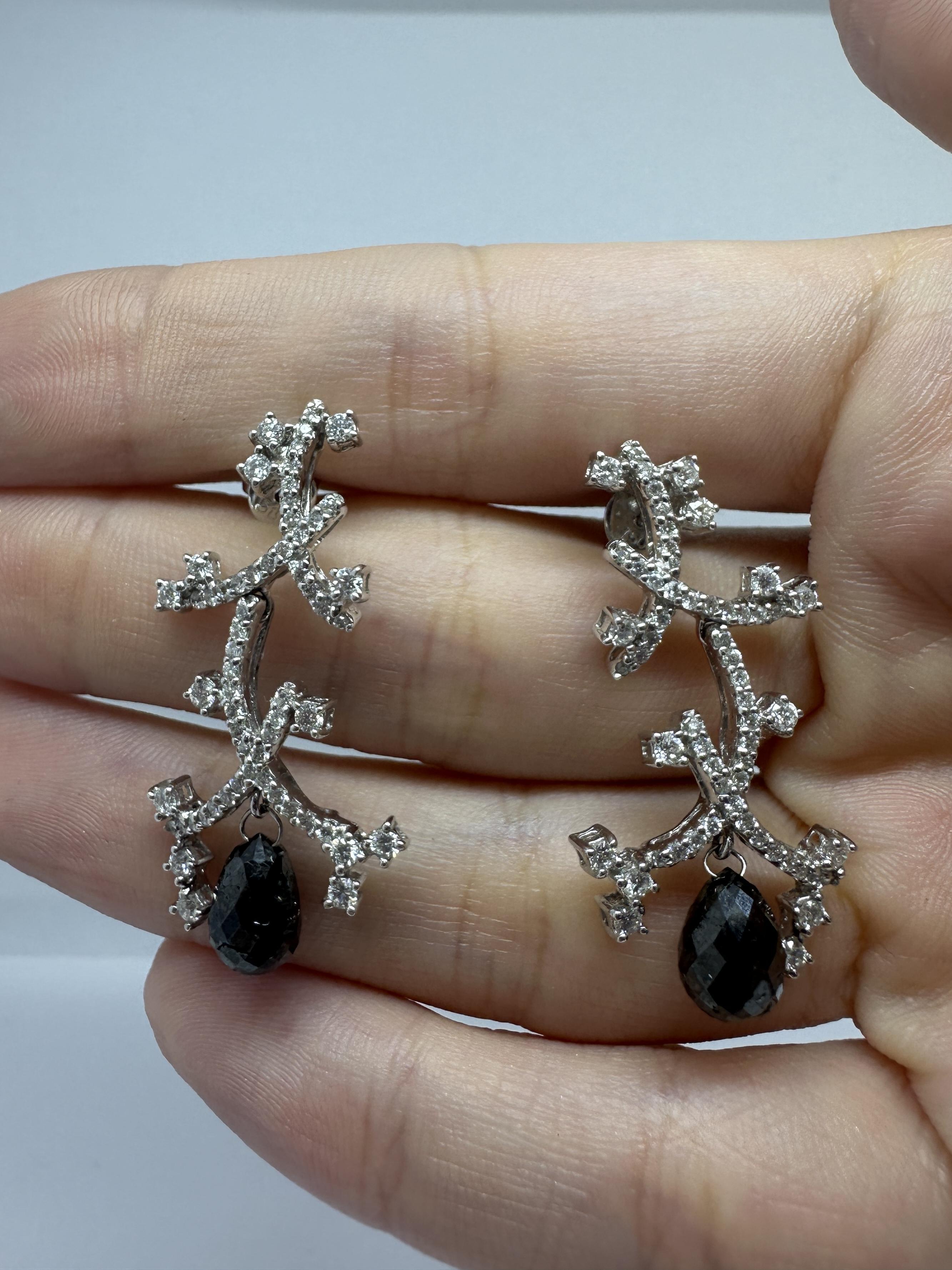 18k Black and White Diamond Earrings In Good Condition For Sale In New York, NY