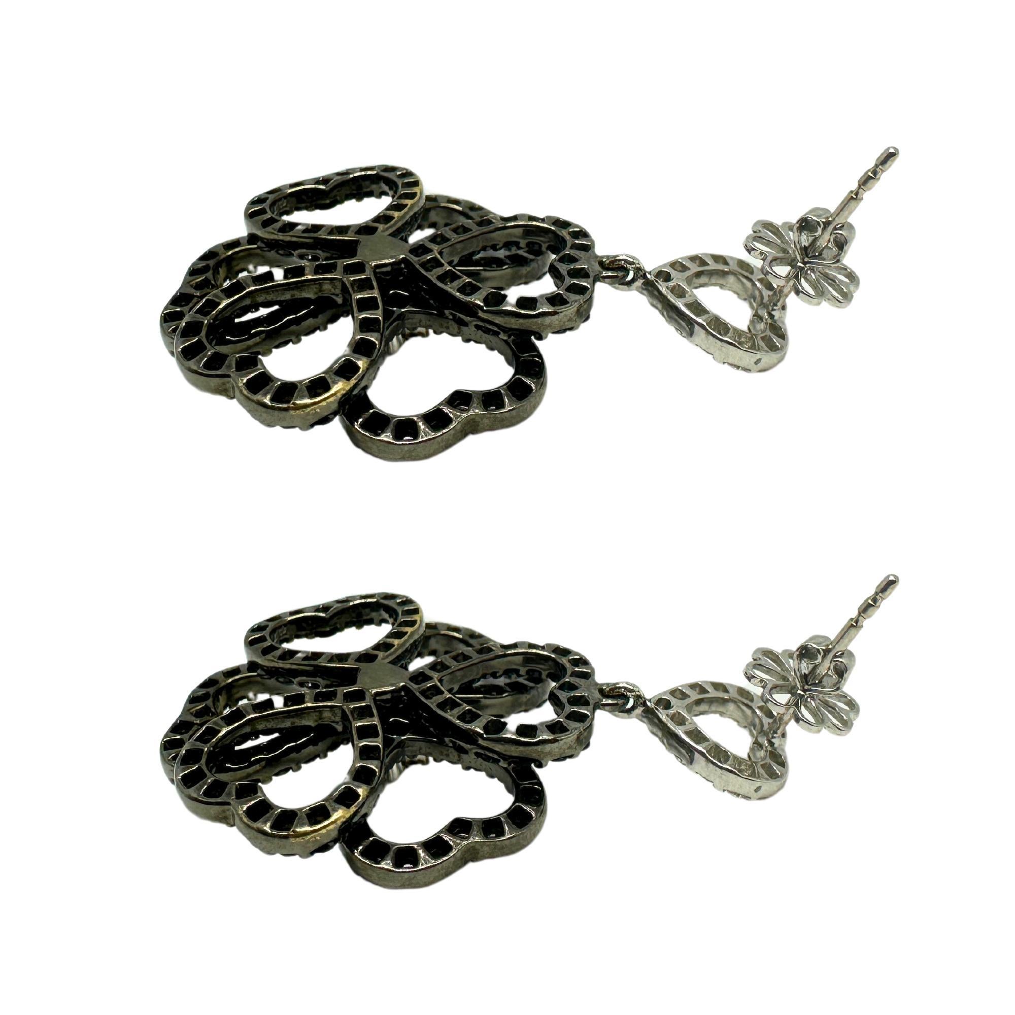 Round Cut 18k Black and White Diamond Flower Earrings For Sale