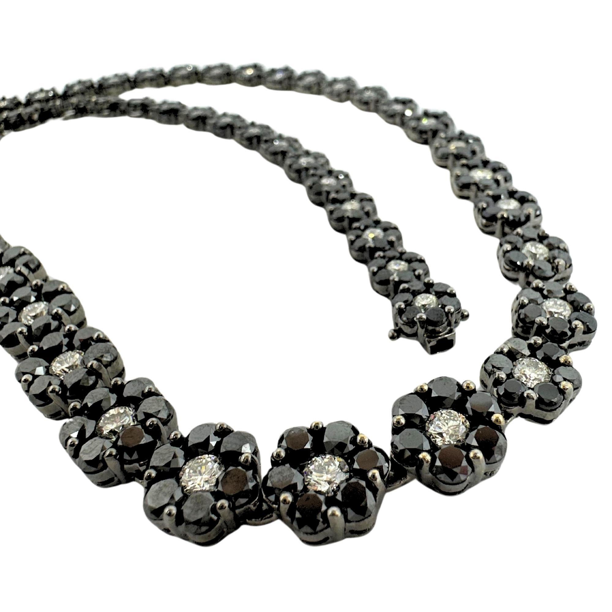 18K Schwarzer und weißer Diamant Blumenhalskette Damen im Angebot