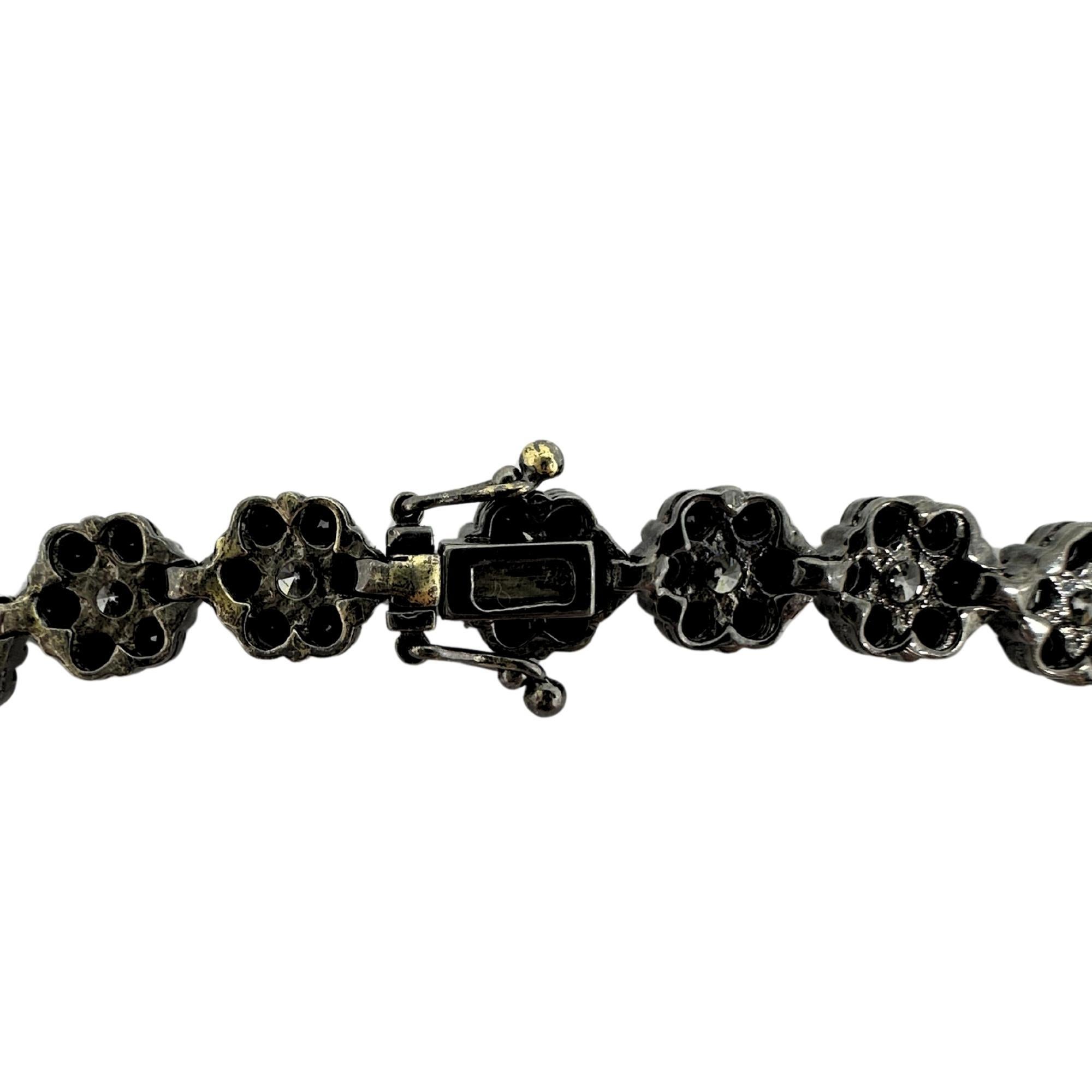 18K Schwarzer und weißer Diamant Blumenhalskette im Angebot 1
