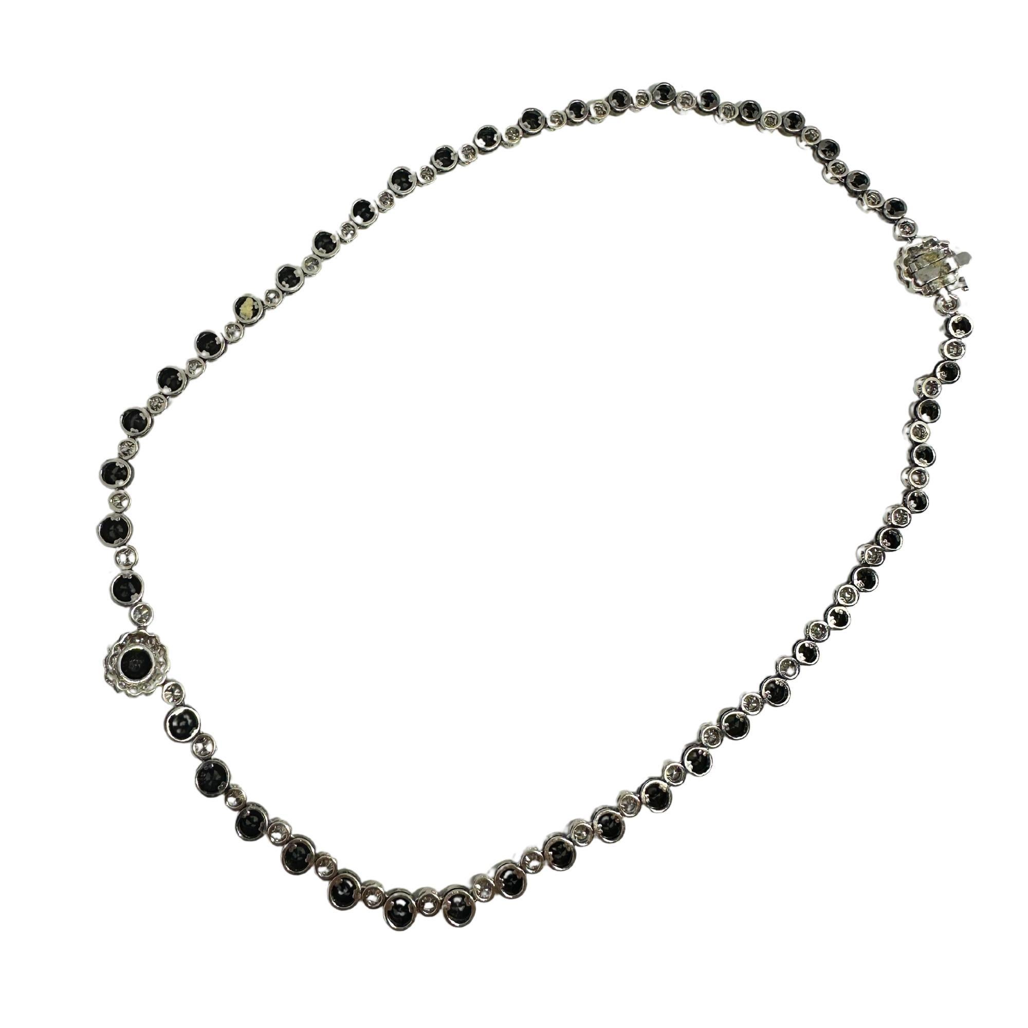 18k Black and White Diamond Necklace For Sale 1