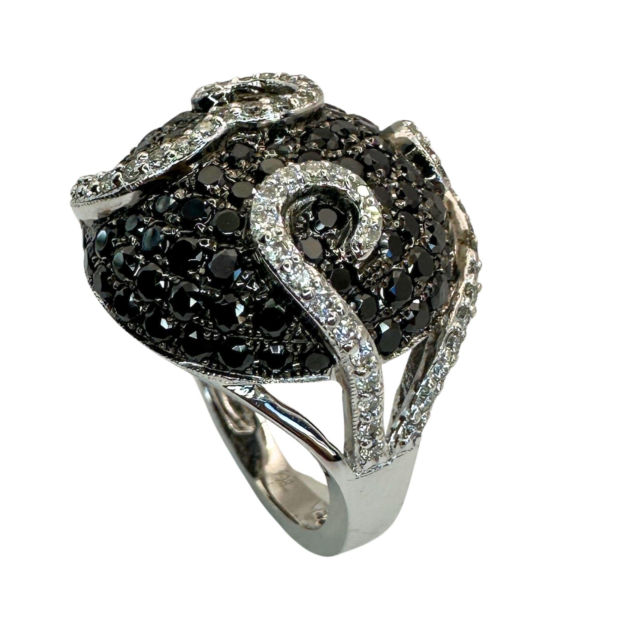Women's 18k Black and White Diamond Ring For Sale