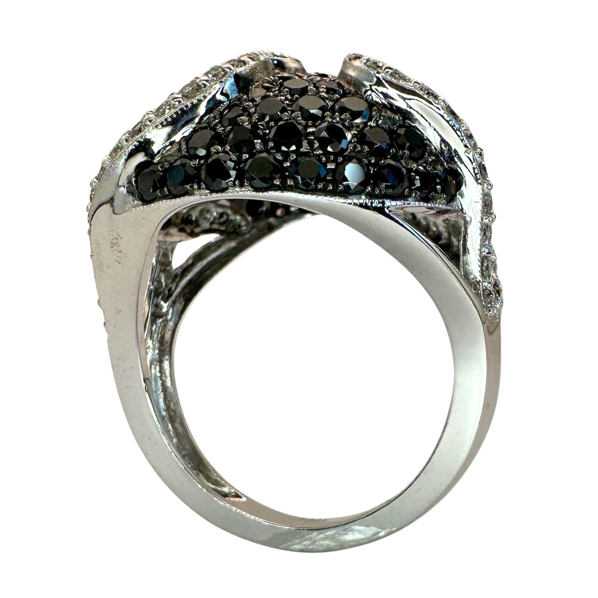 18k Black and White Diamond Ring For Sale 1