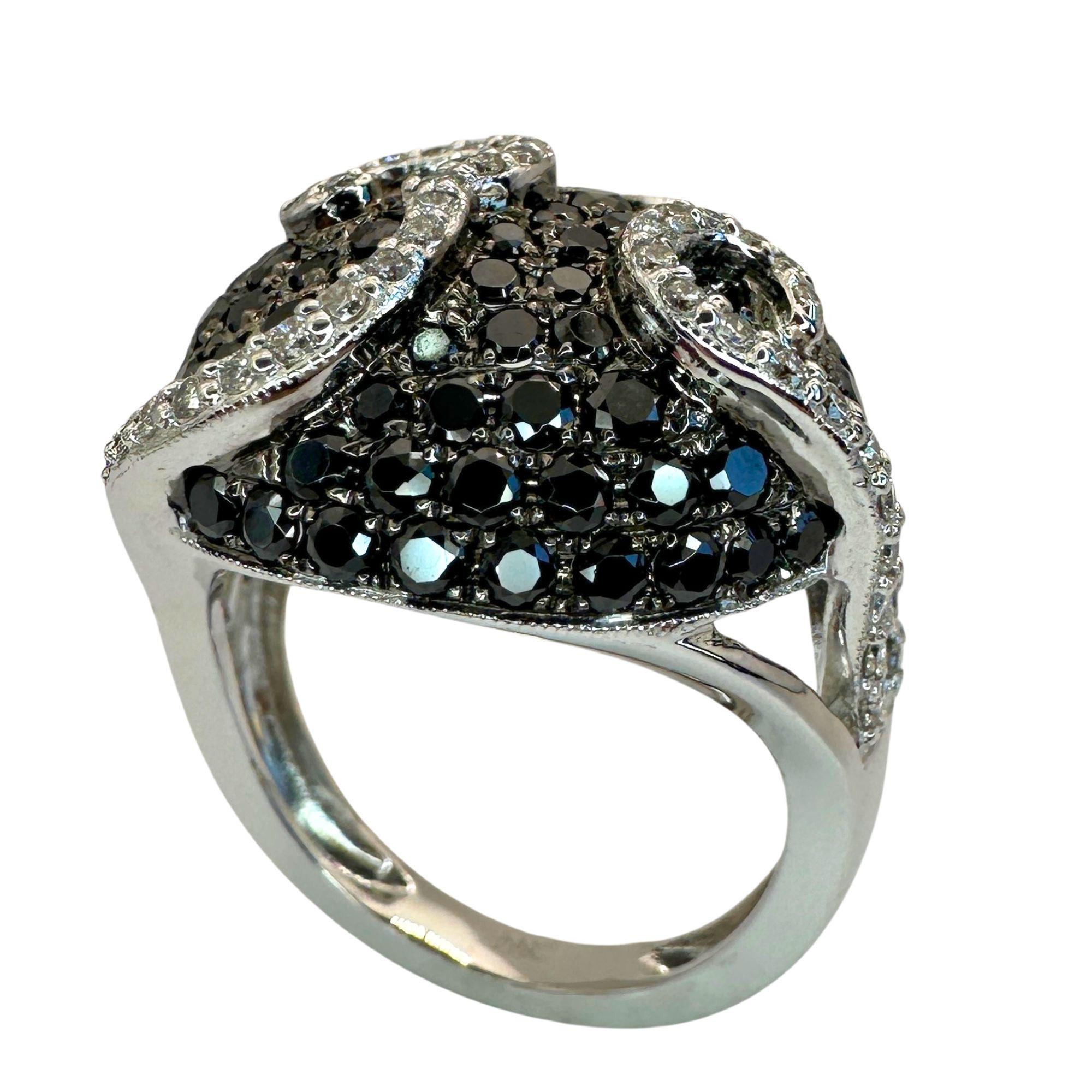 18k Black and White Diamond Ring For Sale 2