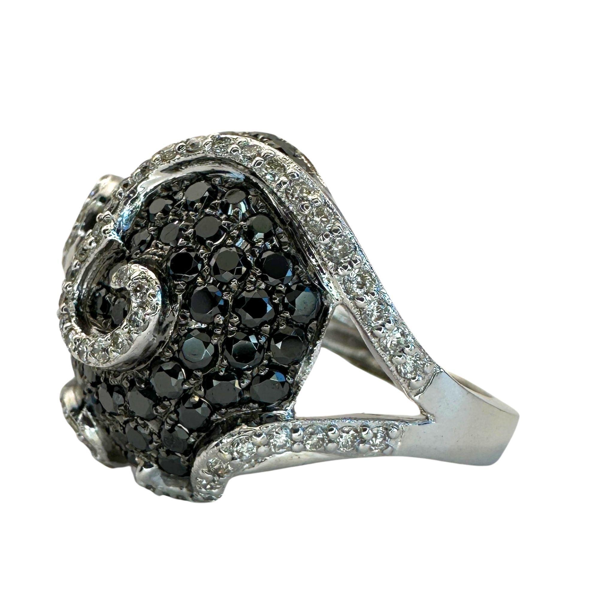 18k Black and White Diamond Ring For Sale 4