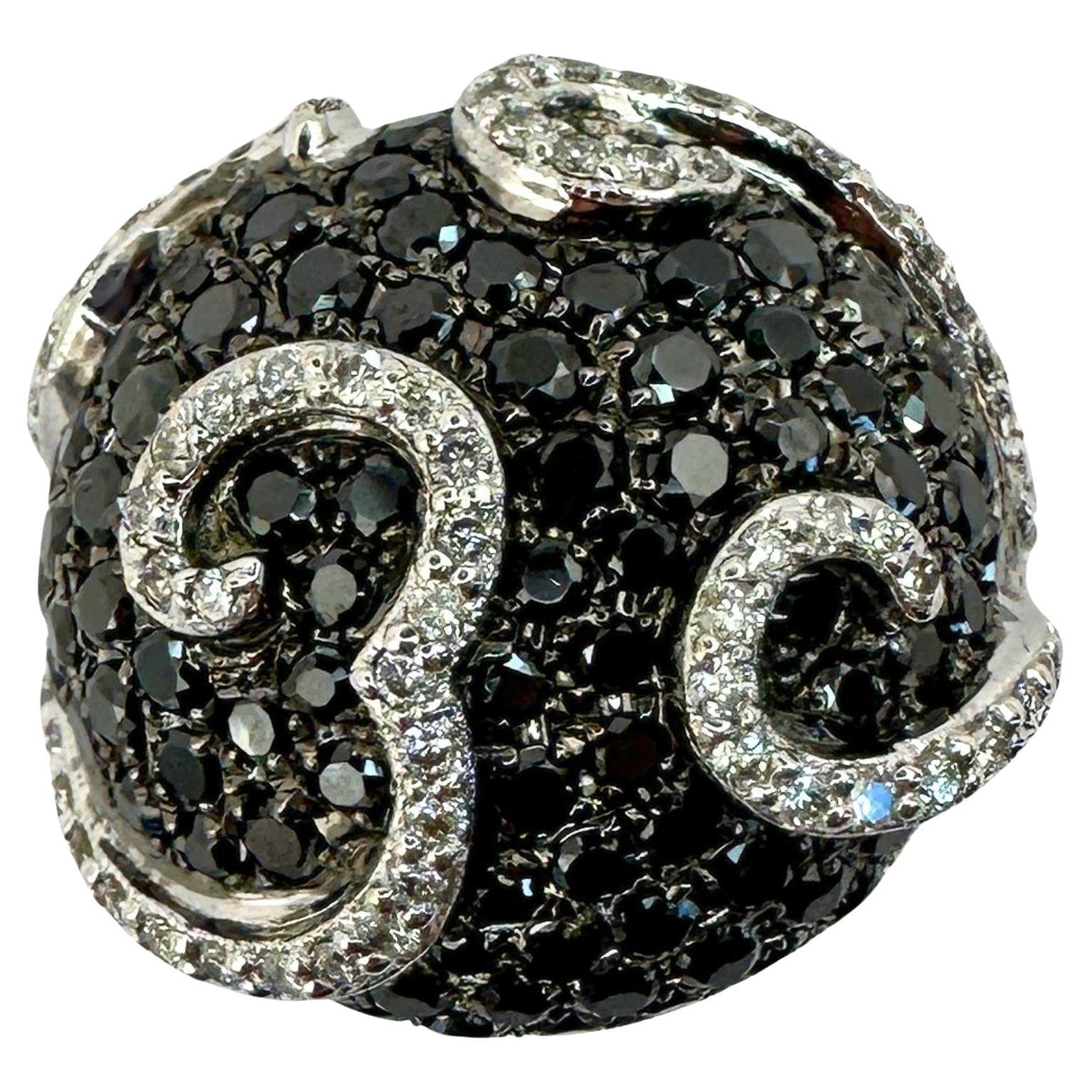 18k Black and White Diamond Ring For Sale