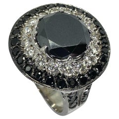 18 Karat Schwarzer und weißer Diamantring