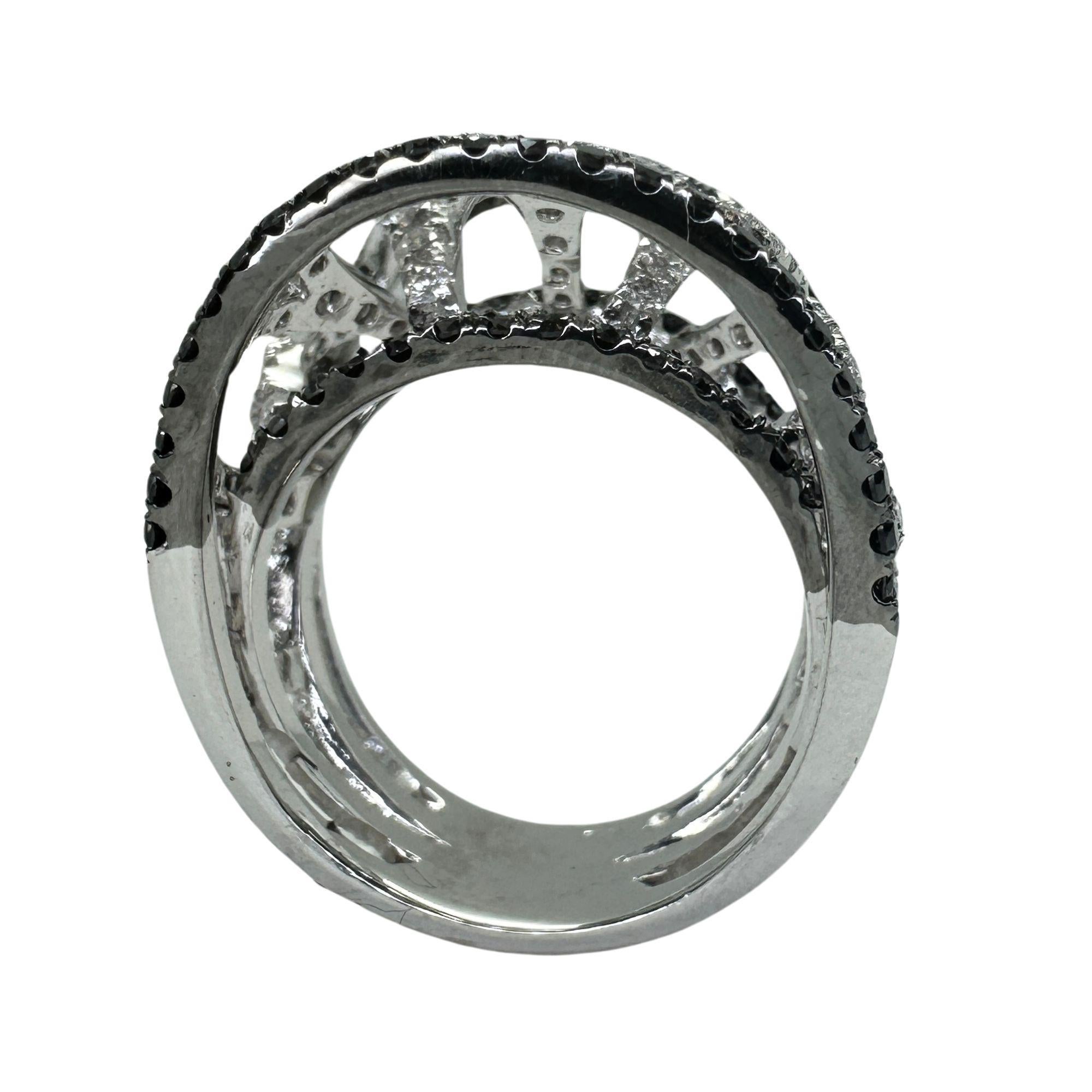 18k Schwarzer und weißer Diamant Ring mit breitem Band im Zustand „Gut“ im Angebot in New York, NY