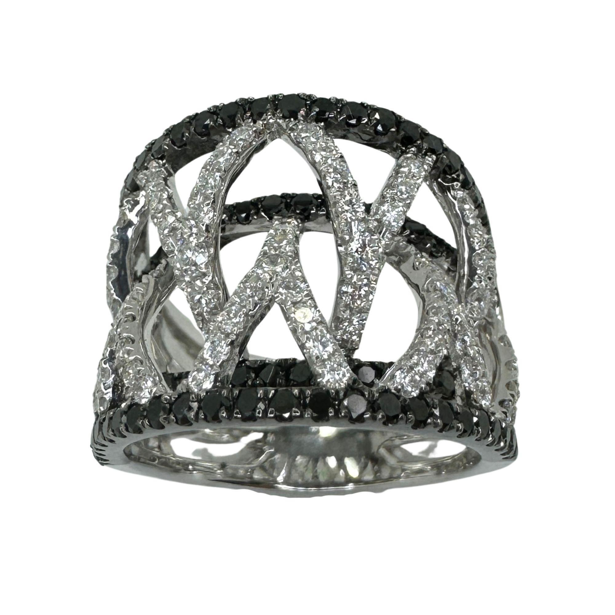18k Schwarzer und weißer Diamant Ring mit breitem Band Damen im Angebot