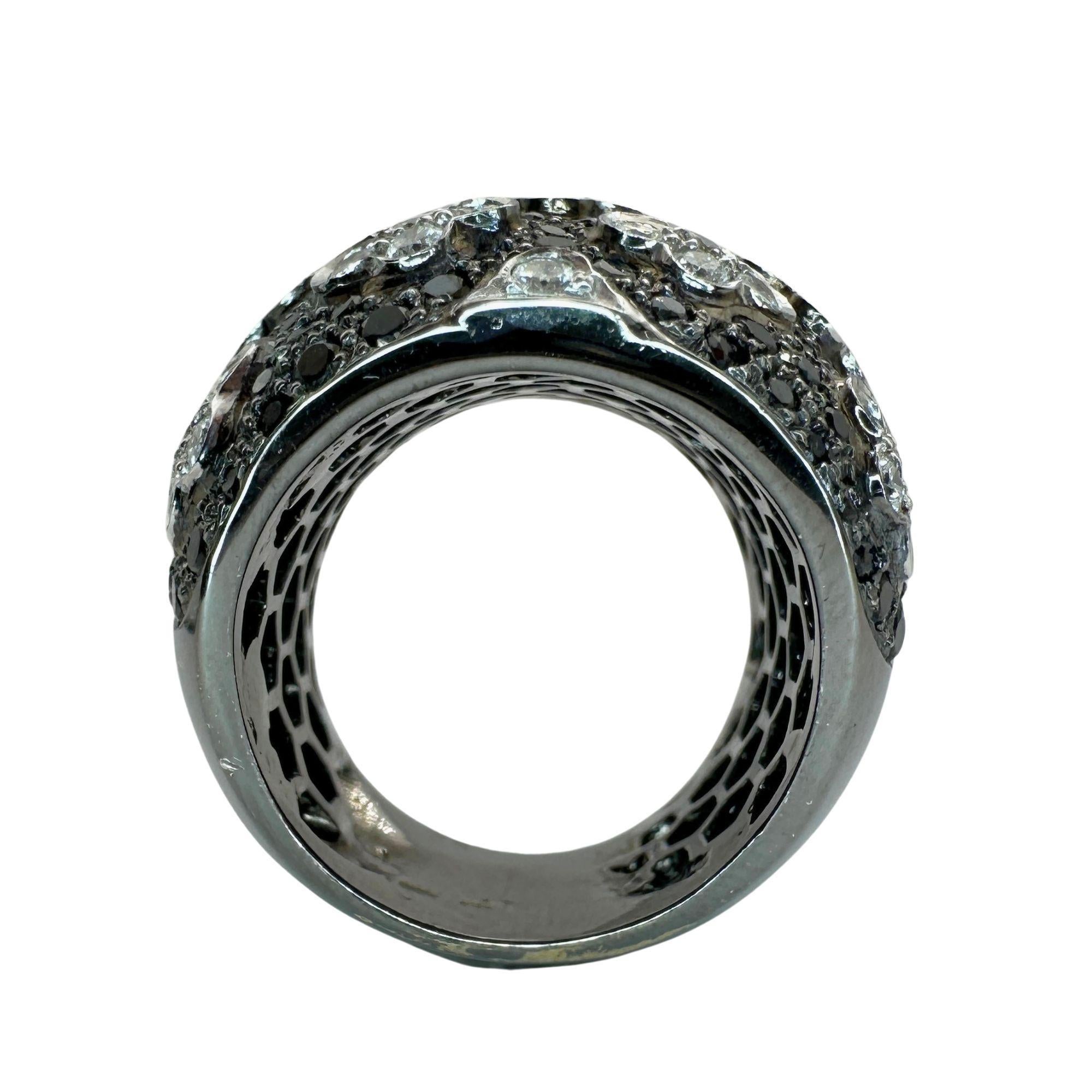 18k Black and White Diamond Wide Band Ring For Sale 1