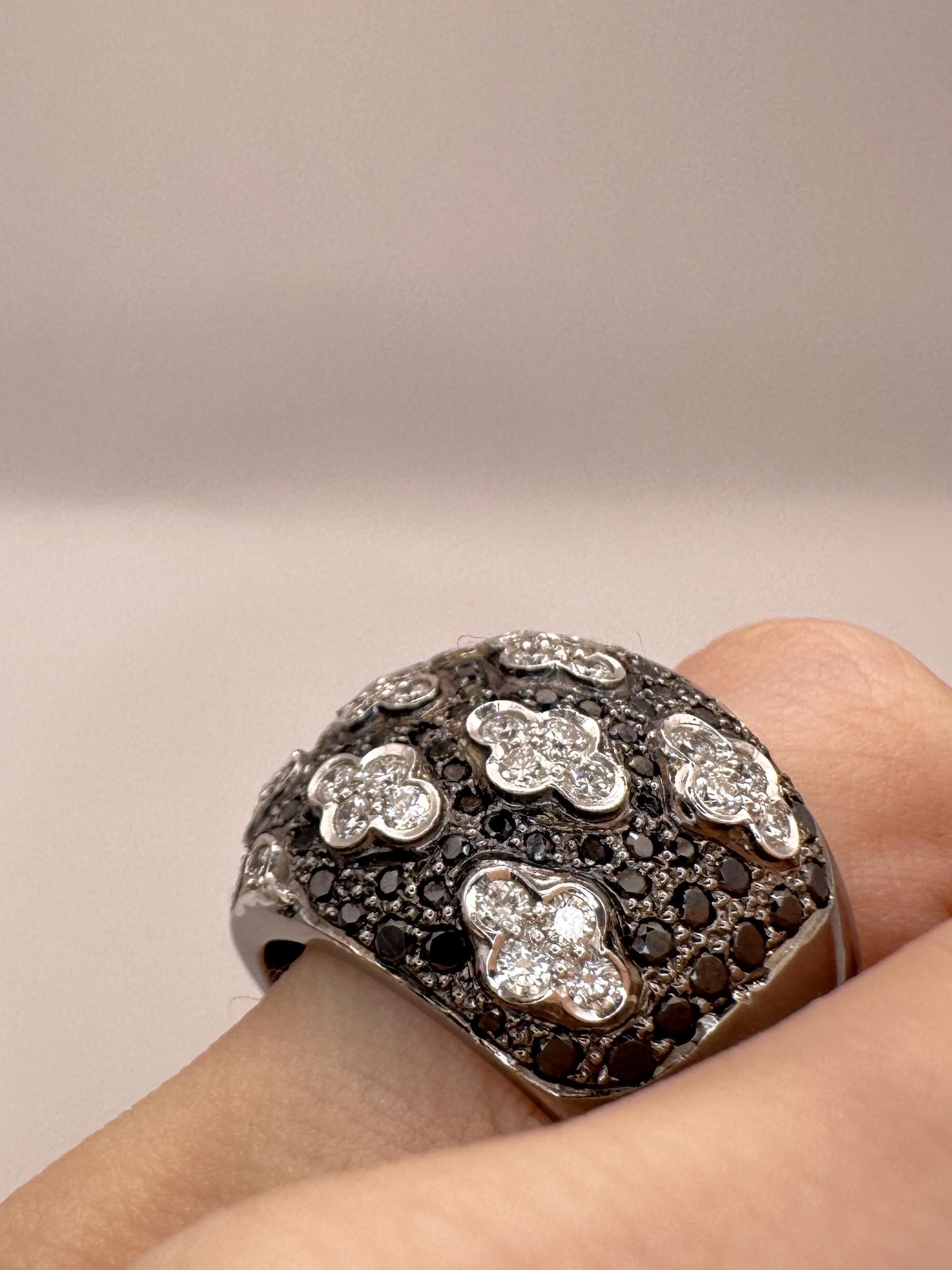 Anello a fascia larga con diamante bianco e nero 18k in vendita 3