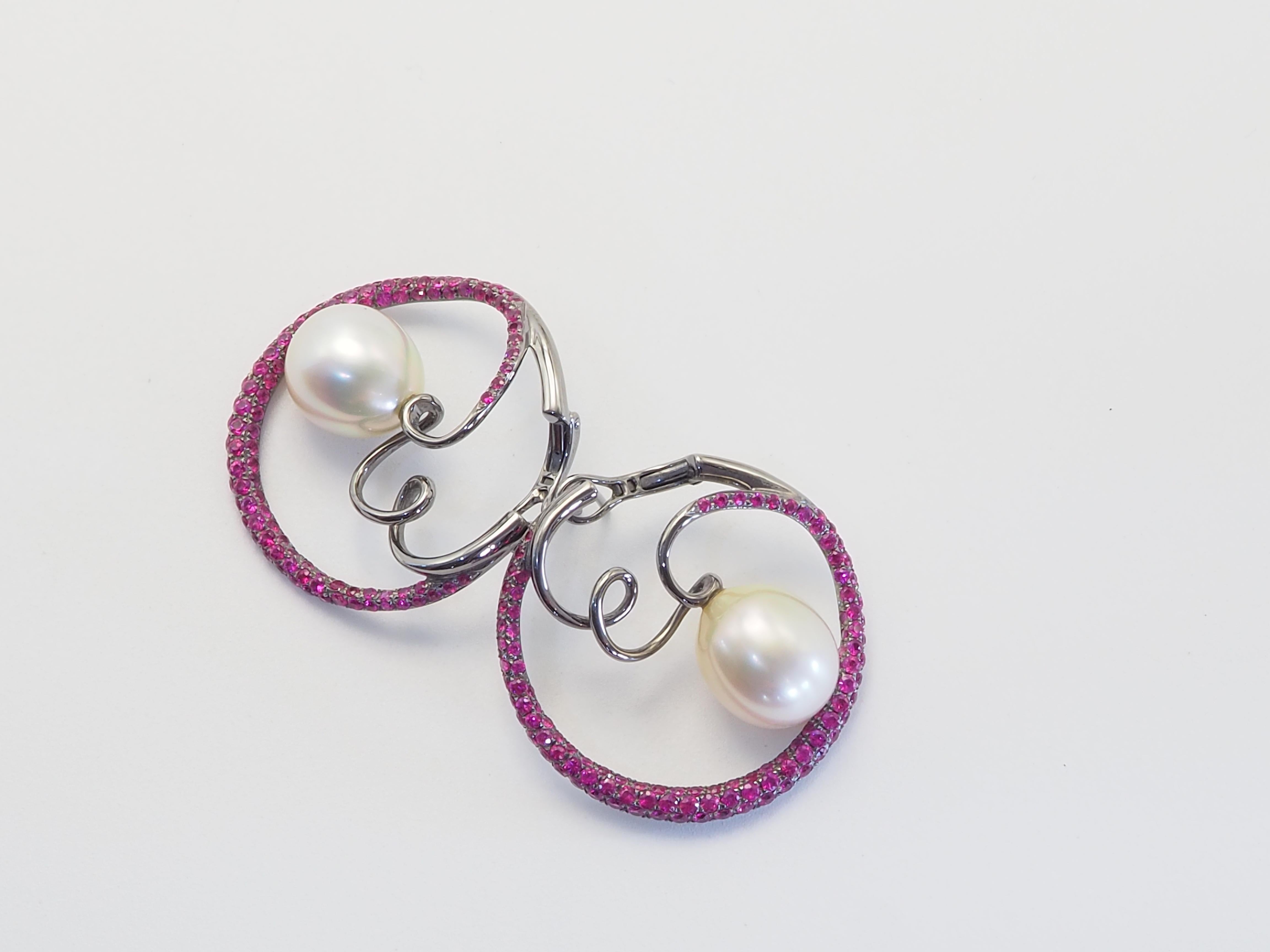 18K Black Gold 10.2x11.8 mm South Sea Pearl & 2.79ct Ruby Circular Earrings In New Condition For Sale In เกาะสมุย, TH