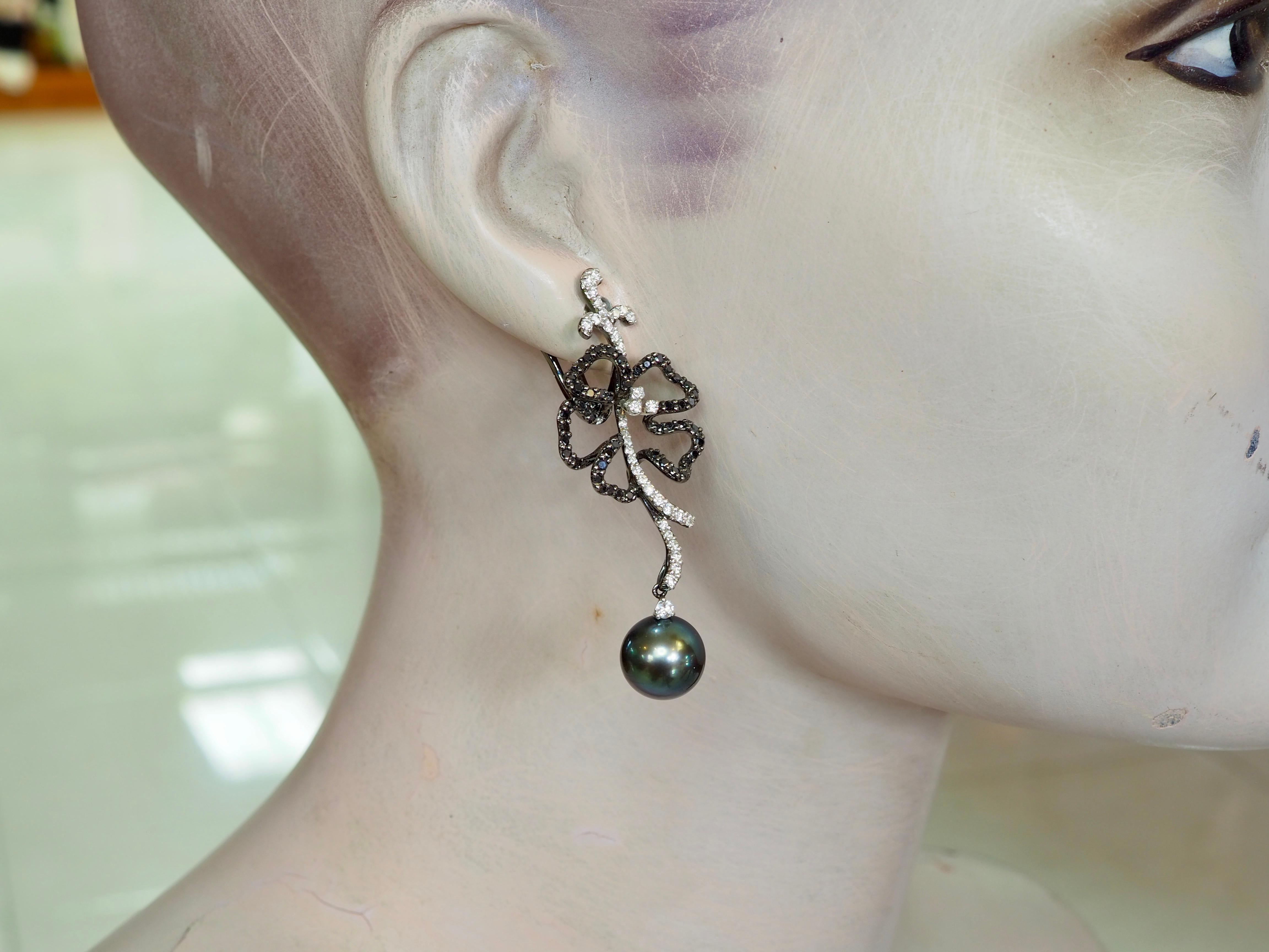 18K Black Gold 10.7mm Tahitian Greenish Black Pearl & 1.99ct Diamond Earrings For Sale 5