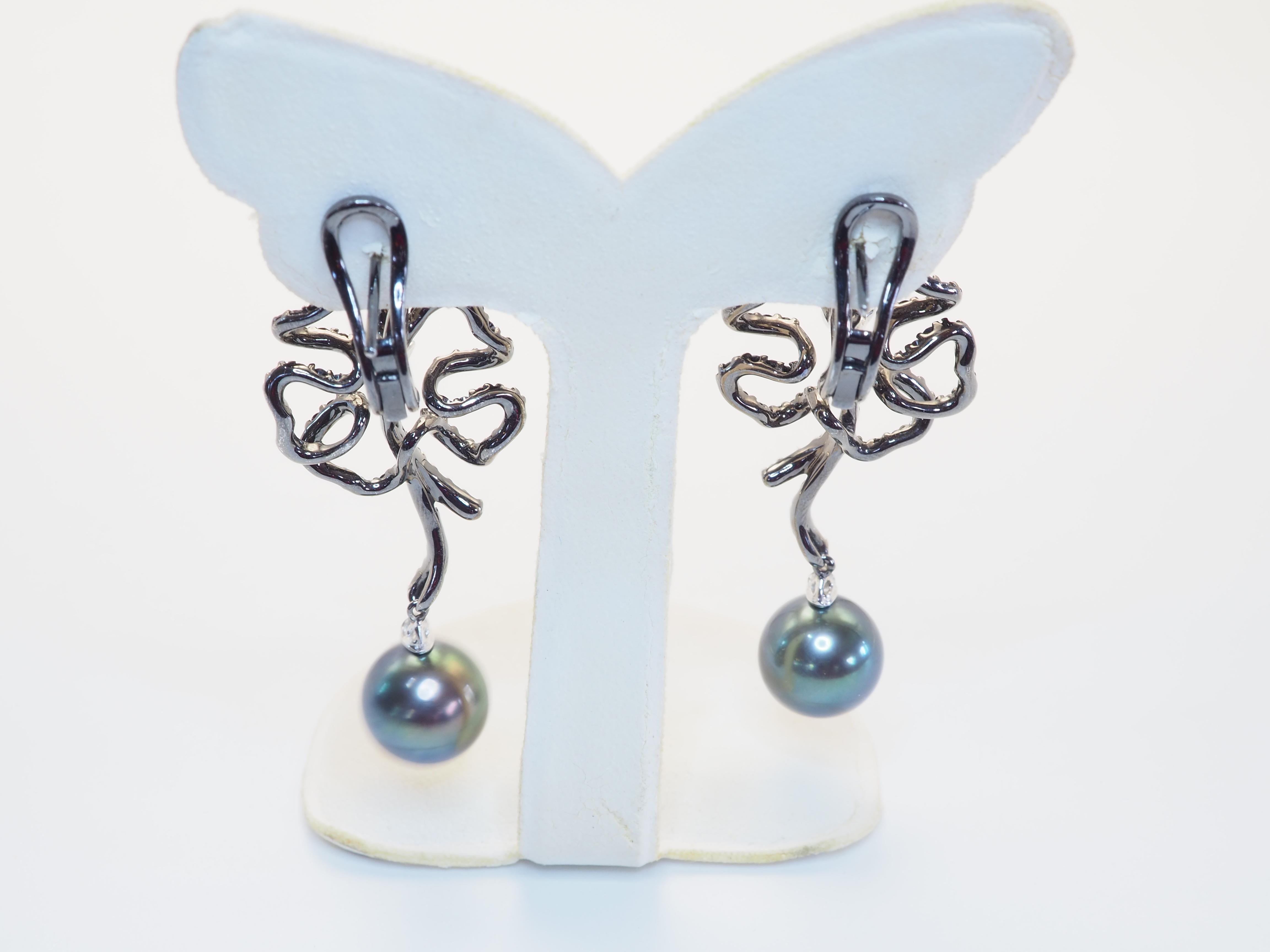 18K Black Gold 10.7mm Tahitian Greenish Black Pearl & 1.99ct Diamond Earrings In New Condition For Sale In เกาะสมุย, TH