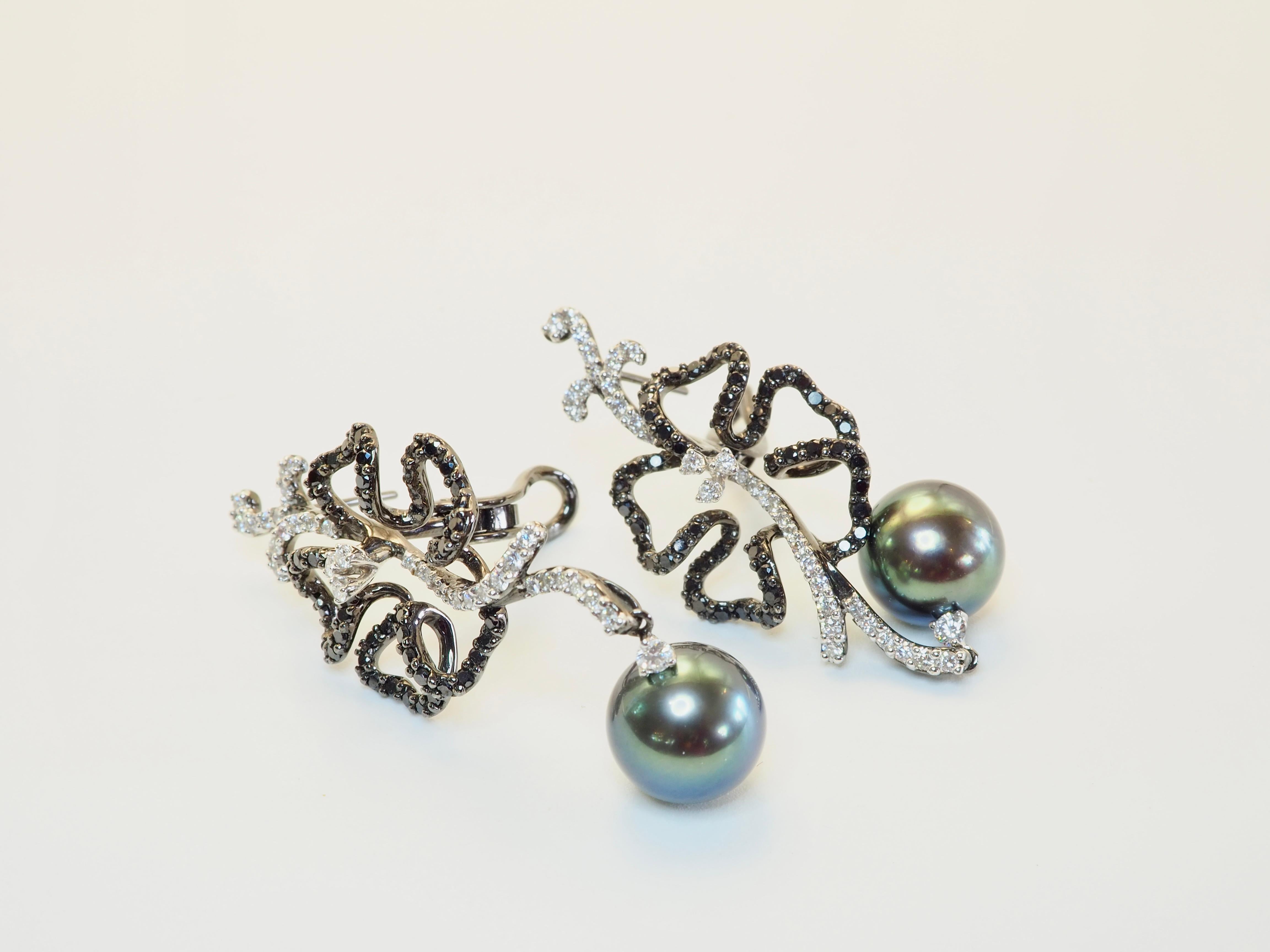 18K Black Gold 10.7mm Tahitian Greenish Black Pearl & 1.99ct Diamond Earrings For Sale 1