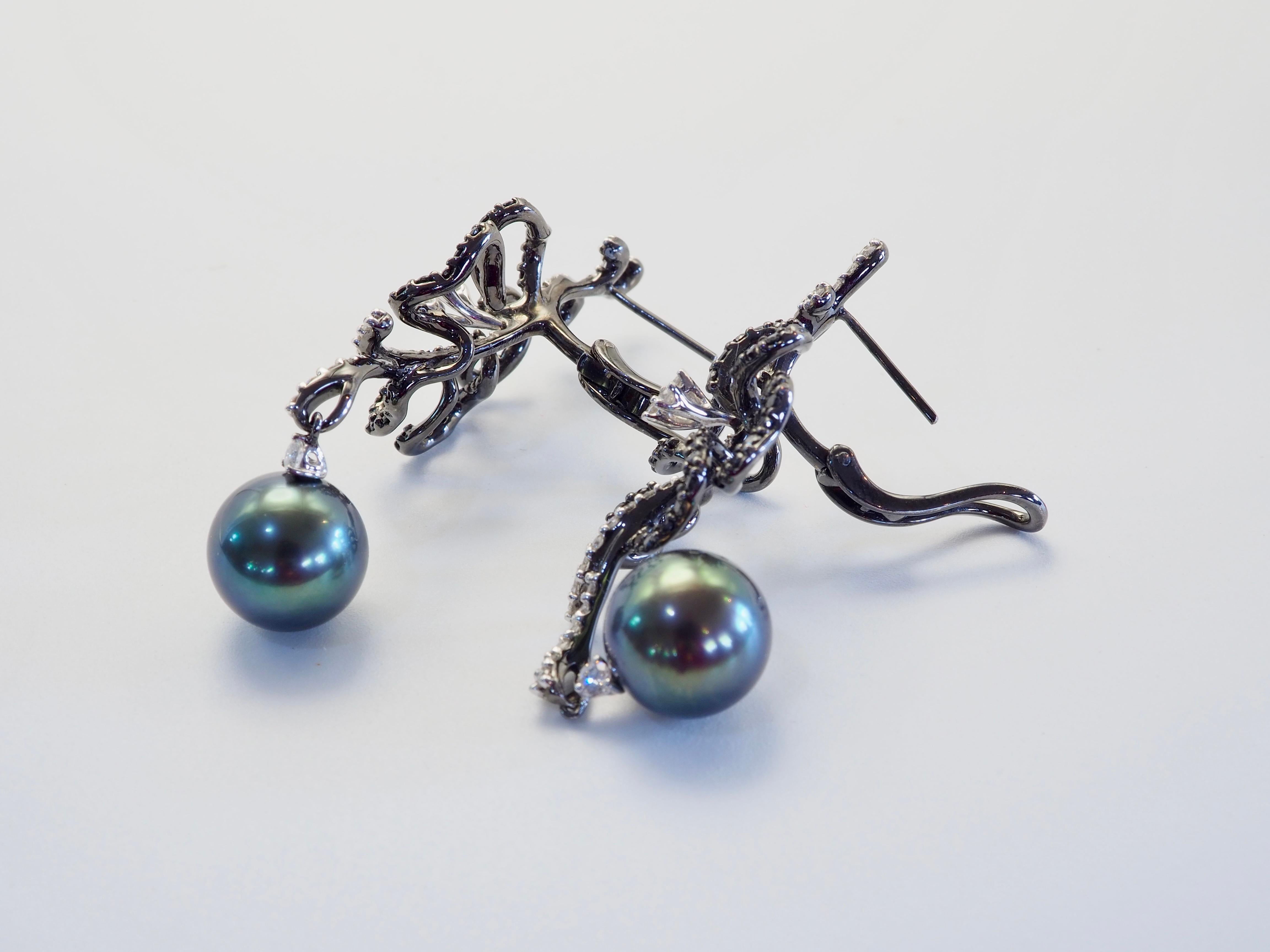 18K Black Gold 10.7mm Tahitian Greenish Black Pearl & 1.99ct Diamond Earrings For Sale 3