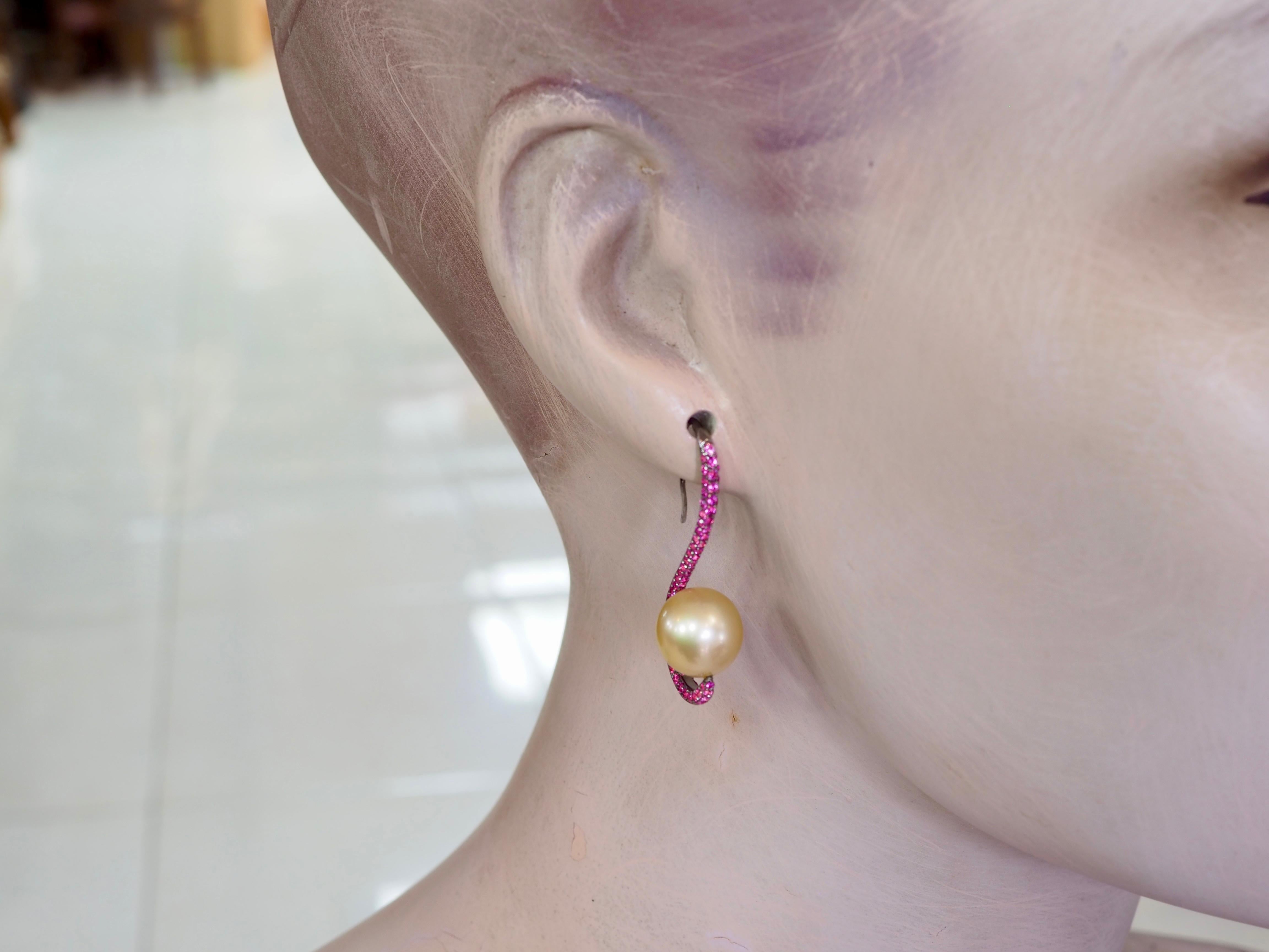 18K Black Gold 11mm Golden South Sea Pearl & 1.90ct Pink Sapphire Dangle Earring For Sale 3